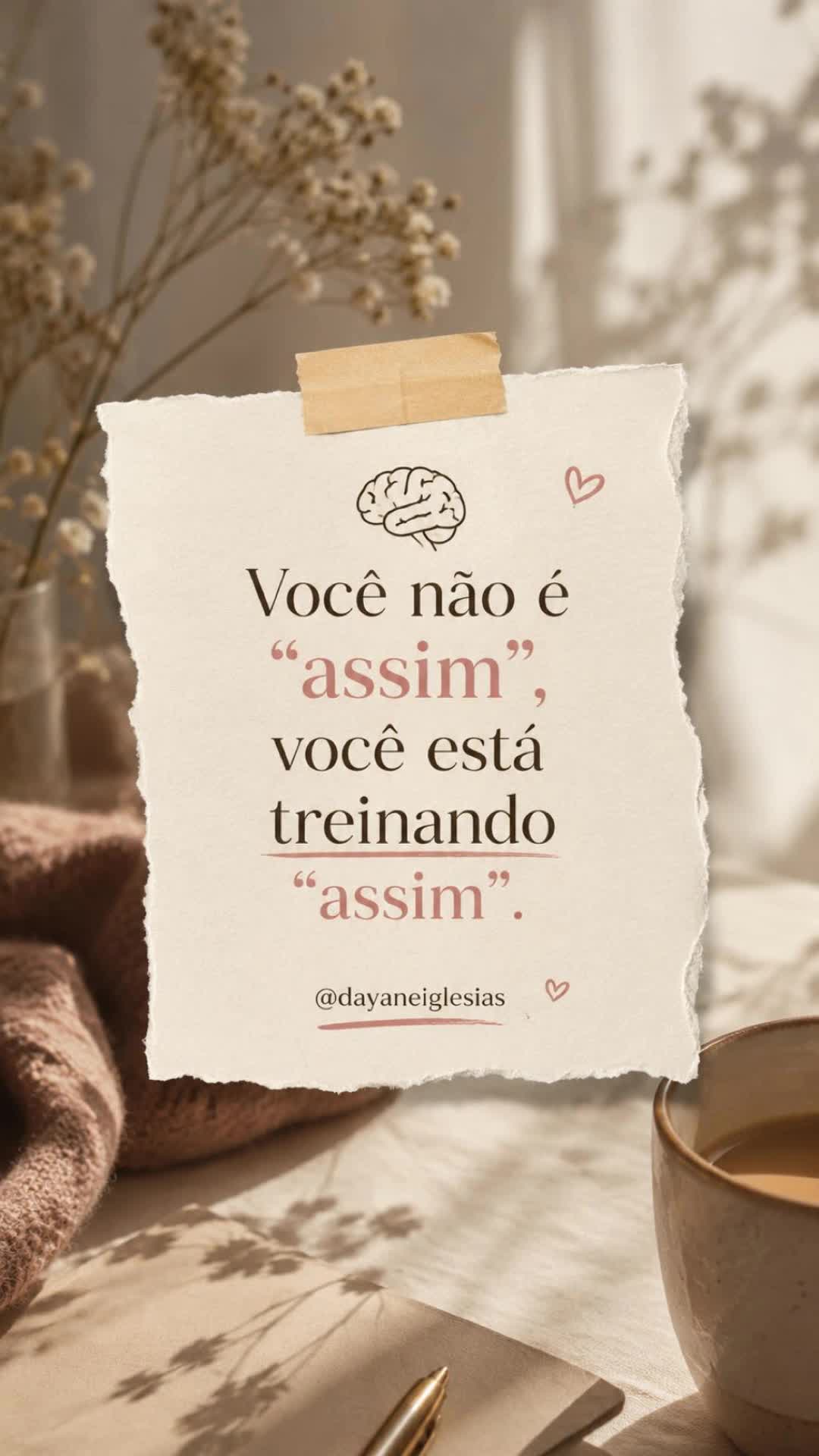 “Você não é ‘assim’”
Não é um traço fixo, um destino, nem “seu jeito”. Muitas coisas que parecem personalidade são padrões que ficaram automáticos.
“Você está treinando ‘assim’”
Seu cérebro aprende por treino: tudo que você repete e que te dá algum tipo de recompensa/alívio fica mais fácil de repetir de novo. Isso vira hábito, depois vira “eu sou assim”.
#growskills #dayaneiglesias #desenvolvimentopessoal #evoluir #cadadiamelhor