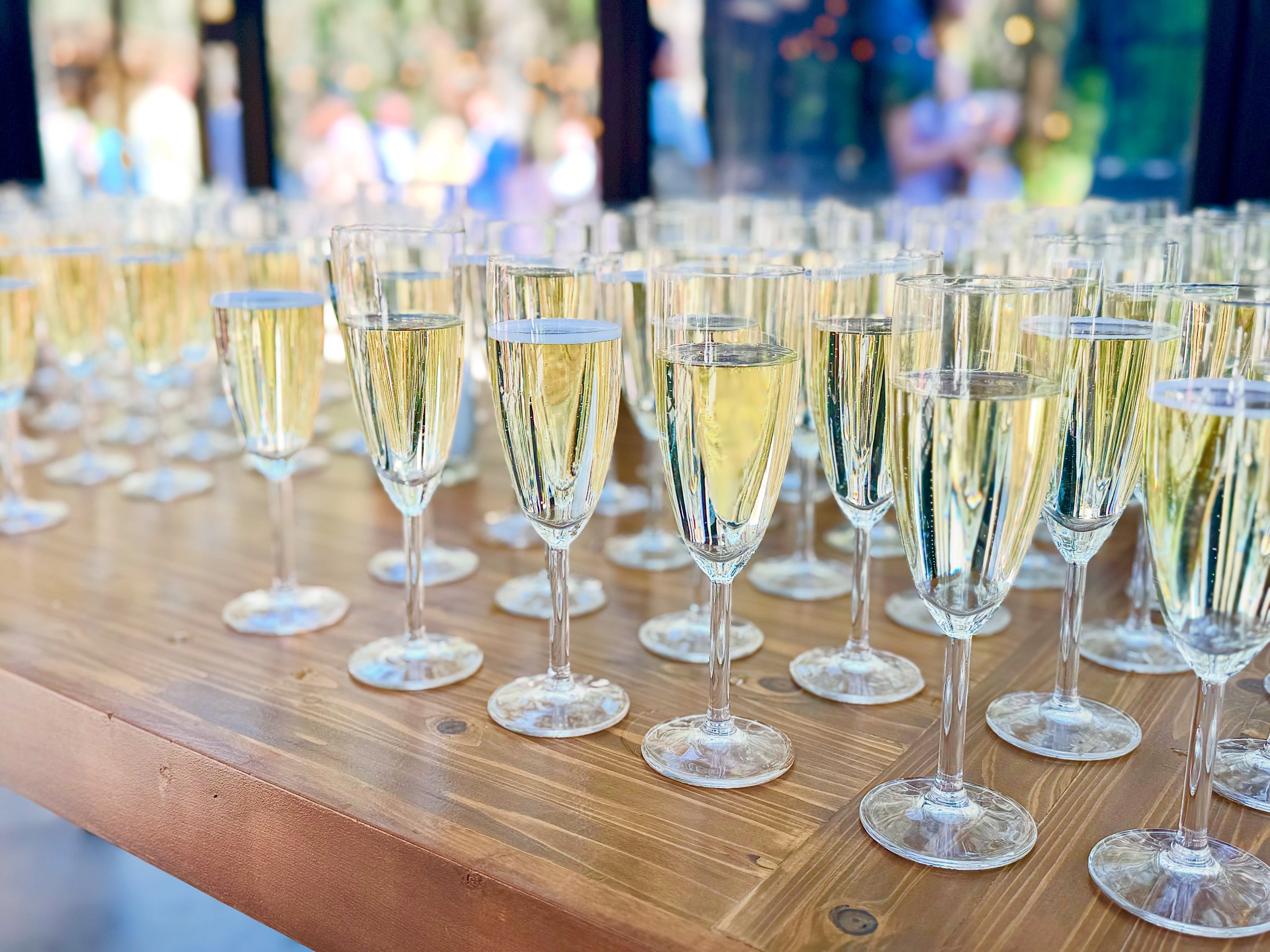 #champange #aaamobilebartending #centralalbertaoriginal #weddingbartenders π₯π₯π₯π₯π₯πΎ