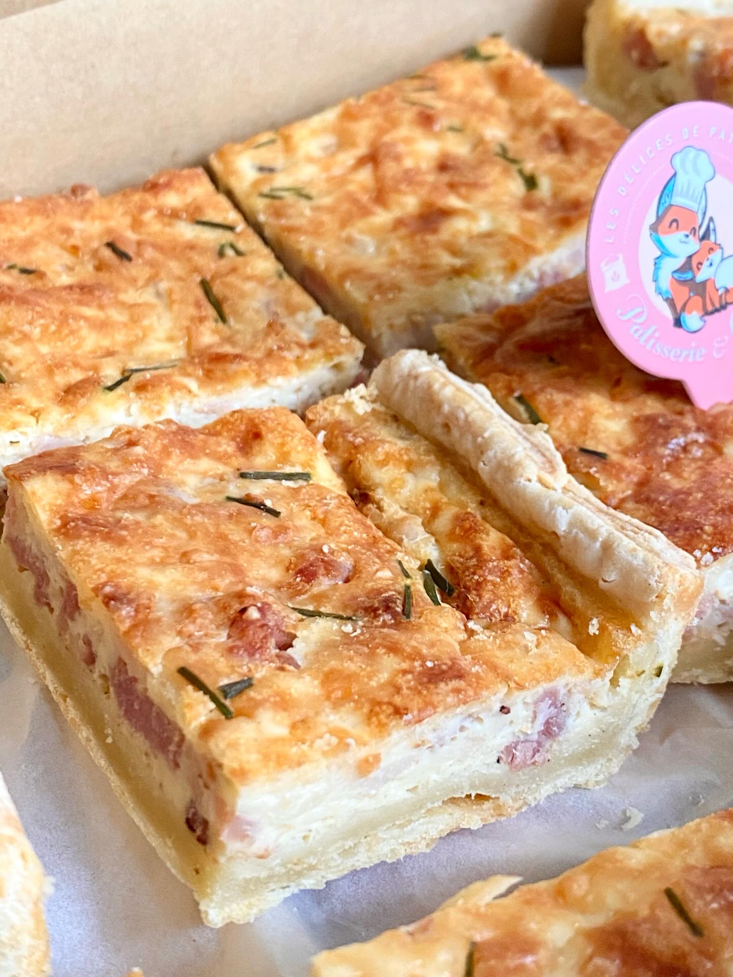 French people will turn absolutely anything into a tart… and honestly? We might be right 🇫🇷😌
Homemade buttery crust, rich filling, proper cream, proper cheese, slow baking.
No frozen industrial mini bites pretending to be food here.
✨ Quiche Lorraine
🧅 French onion quiche
🍅 Tomato & feta
🐟 Smoked salmon
Available in bite-size format for events, office lunches, birthdays, cocktail parties & grazing tables.
Danger level: “I’ll just take one” → suddenly 6 pieces gone.
#quiche #frenchfood #frenchcatering #corporatecateringhk hongkongfood
#hongkongcatering partyfood cocktailfood
quichelorraine savorybites fingerfood
homemadefood artisanfood lesdelicesdepatience
hkfoodie hkparty frenchpatisserie