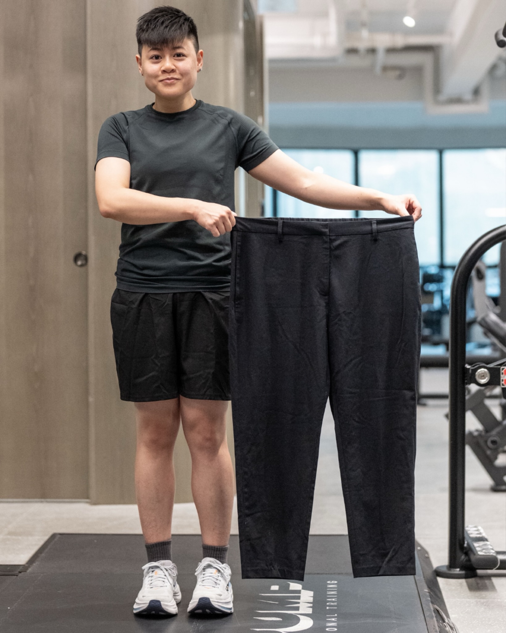 🥂 Lose 14kg Without Canceling Dinner Plans
對好多忙碌嘅上班族嚟講,「減肥」就好似等同於日日食白烚雞胸,仲要忍痛推晒所有 Happy Hour 同飯局。Natalie 初初嚟到 PUMP 嘅時候,正正卡喺長達一年嘅平台期,對日日「Clean Eating」感到心力交瘁。佢以為想繼續瘦,就唯有再食少啲。但教練同佢講:你要做嘅啱啱相反。
For many professionals, dieting means eating cold chicken from Tupperware and saying no to happy hours. When Natalie joined PUMP, she was exhausted from the “clean eating” grind and stuck in a year-long plateau. She thought breaking it meant eating even less. We told her to do the opposite.
𝗧𝗵𝗲 𝗦𝘁𝗿𝗮𝘁𝗲𝗴𝘆: 𝗙𝗹𝗲𝘅𝗶𝗯𝗹𝗲 𝗙𝗿𝗲𝗲𝗱𝗼𝗺
我哋無將 Natalie 困喺「食物監獄」,反而將社交生活還返比佢。透過靈活飲食策略,教練為佢安排咗社交飯局同策略性嘅Refeeds。
點解咁做反而有效?因為極端節食會帶嚟巨大壓力,令皮質醇飆升,拖慢新陳代謝,呢個正正係平台期嘅元兇!當 Natalie 可以毫無罪惡感咁享受美食,壓力降低咗,代謝引擎反而全速開動。
Instead of “food jail,” we gave Natalie her social life back using Flexible Dieting, which included social meals and strategic “refeeds.”
Why does this work? Extreme restriction creates stress, spiking cortisol and crashing your metabolism. By letting Natalie enjoy food without guilt, we lowered her stress and kept her metabolism burning hot.
𝗧𝗵𝗲 𝗥𝗲𝗮𝗹 𝗩𝗶𝗰𝘁𝗼𝗿𝘆
11 個月入面,Natalie 成功減去 14kg。但佢最大嘅收穫唔係磅數,而係「自由」。佢由一個充滿壓力嘅減肥人士,蛻變成一個充滿自信、識得享受美食兼且熱愛自己體態嘅女性。
In 11 months, Natalie dropped 14kg. But her biggest win was freedom. She transitioned into a confident woman who loves her body and her food.
𝗔𝗖𝗧 𝗡𝗢𝗪 立即行動
準備好打破平台期?減肥唔需要犧牲你嘅社交生活!立即點擊 Bio 連結預約 PUMP 免費諮詢,為你制定專屬嘅靈活策略!
Ready to break your plateau? Click the link in our bio to book your free PUMP consultation!