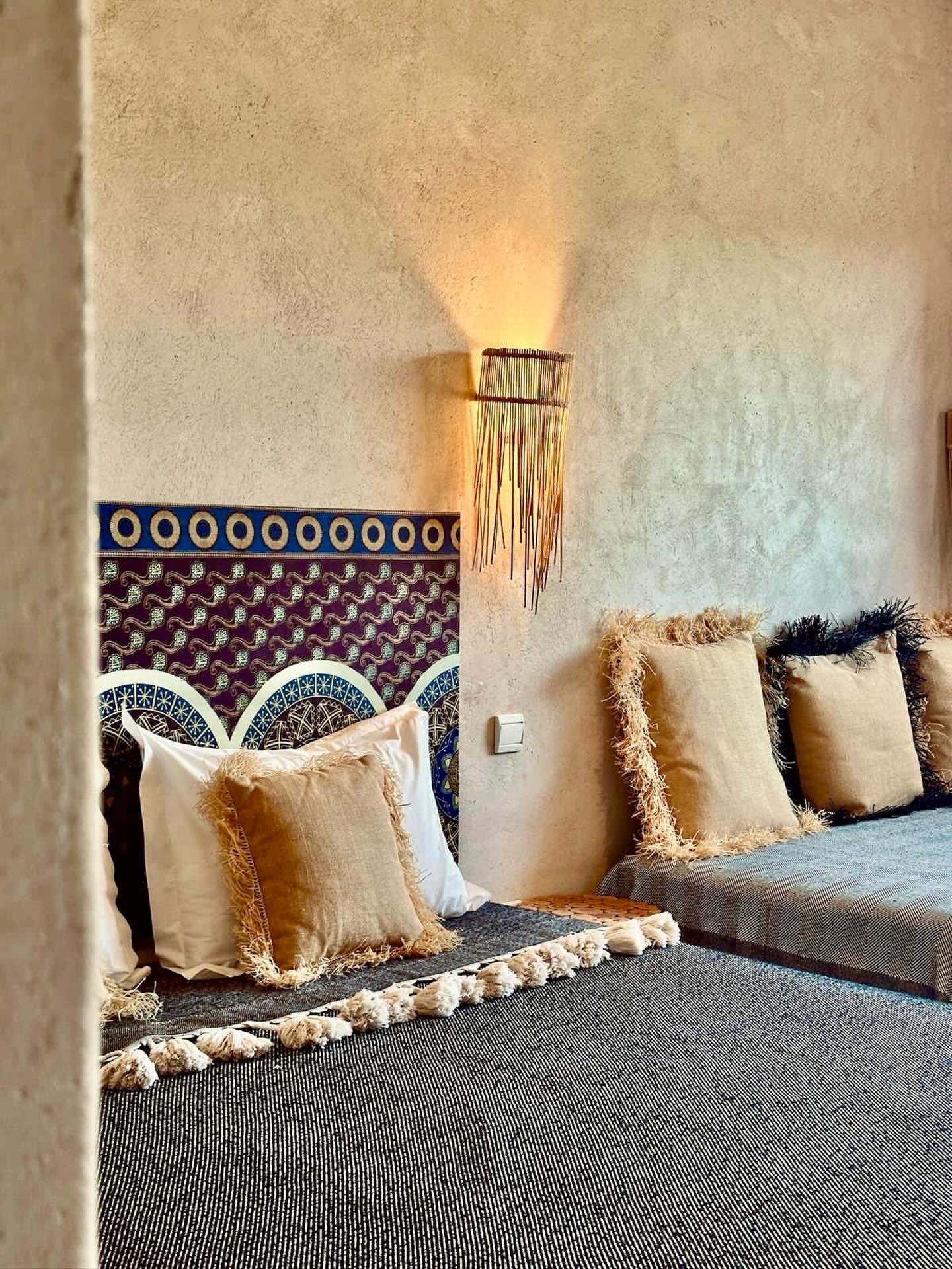 Des espaces pensés pour votre confort et votre sérénité. 🤍
Parce que chaque séjour mérite d’être inoubliable, réservez au Domaine de Tam’.
Spaces designed for your comfort and serenity. 🤍
Because every stay deserves to be unforgettable, book with us.
#comfortandstyle #beldichic #maisondhotes #marrakesh #marrakechhotel