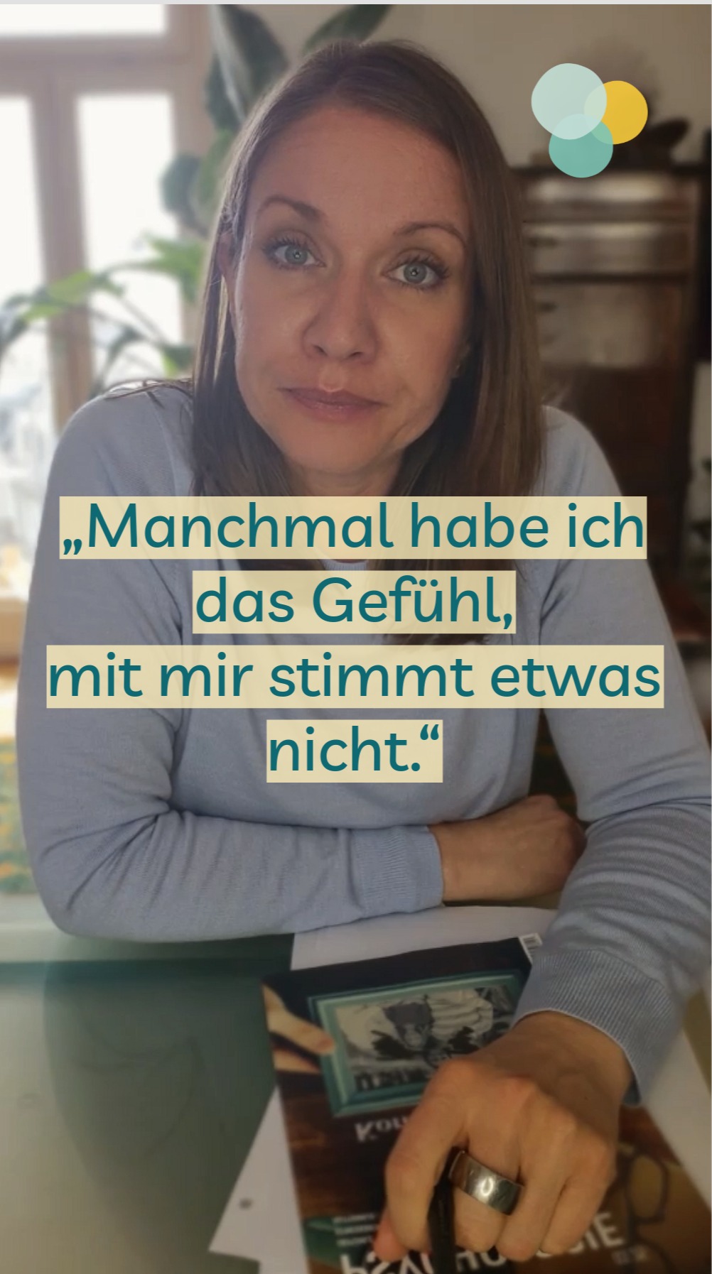 „Manchmal habe ich das Gefühl,
mit mir stimmt etwas nicht.“
Diese Stimme kommt nicht aus dem Nichts.
Sie entsteht oft dort,
wo du angefangen hast, dich selbst zu hinterfragen,
anstatt dir zu vertrauen.
Wo du gelernt hast:
Ich muss aufpassen.
Ich darf nicht zu viel sein.
Ich muss irgendwie richtig sein.
Und irgendwann fühlt sich das nicht mehr wie ein
Gedanke an,
sondern wie Wahrheit.
Aber nur weil du etwas oft denkst,
ist es noch lange nicht wahr.
Kennst du auch diese Stimme?
https://www.psychotherapie-praxenthaler.com/event-details/selbstseindurfen-ichbin
#HeilpraktikerinFürPsychotherapie #PraxisPraxenthaler
#AnjaPraxenthaler #Einzeltherapie #Paartherapie
#Coaching #einzigartigunperfekt #Weltfrauentag
#Gruppenprozess #Gruppentherapie #selbstseindürfen
#ichbin #frauenprozess #selbstwert #grenzenlernen
#peoplepleasing #emotionaleerschöpfung
#jungefrauen #therapiegruppe #authentischleben