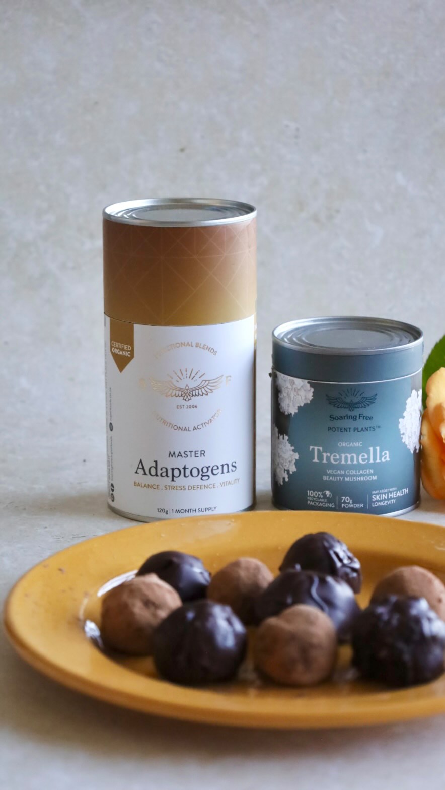 GLOWING SKIN CHOCOLATE TRUFFLES for Mother’s Day’s 💛
FOR THE TRUFFLES
90g ground almonds
1 cup plant-based or Greek style yoghurt
1/2 cup cacao powder
Pinch of sea salt
3 tbsp maple syrup
1 tsp orange zest
1/2 -1 tbsp @soaringfreesuperfoods Tremella powder
1/2 - 1 tbsp @soaringfreesuperfoods Adaptogens
50g dark chocolate (70% or higher)
1 tbsp coconut oil
FOR THE CHOCOLATE SHELL
90g dark chocolate
1 tsp coconut oil
For the truffles: Mix the yogurt, salt, cacao powder, Tremella Powder, Adaptogens powder, maple syrup and the ground almonds.
Mix until well combined.
Melt the chocolate and coconut oil and pour into the yoghurt mixture and stir well to combine.
Cover with cling film and place in the fridge for about 1 hour to thicken. *If your mixture is still too sticky to roll, simply add more ground almonds.
Once set, use a melon scoop or spoon to roll small truffles (use your hands if needed). To make the chocolate shell, heat the chocolate and coconut oil in the microwave in 10 second intervals. Stir until completely smooth. Dip each truffle into melted chocolate or alternatively roll them in cacao powder. Place in the freezer for about 10 minute for the chocolate to set.
#superfood #healthydesserts #chocolatetruffles