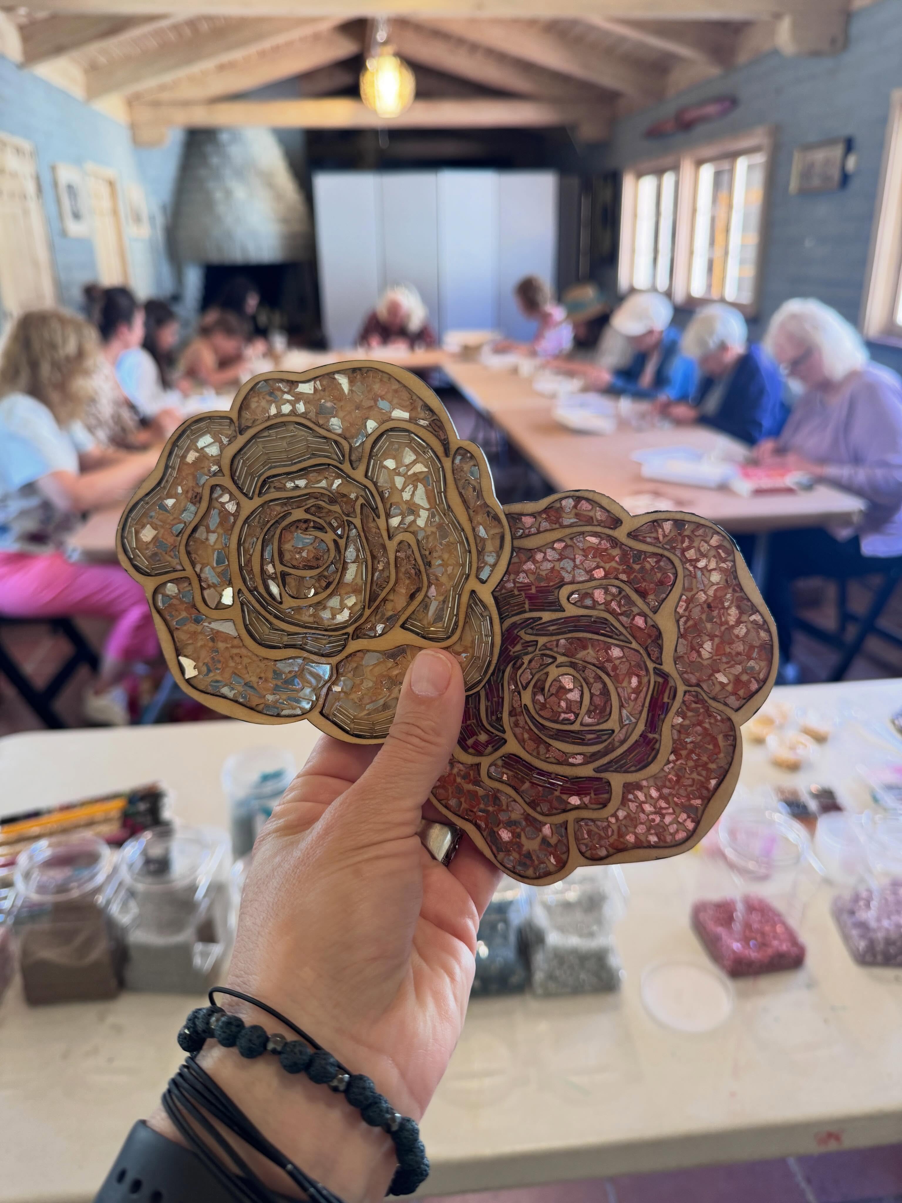 Such a funnnn mosaic beads class today!
Making gorgeous coasters @theshermangardens