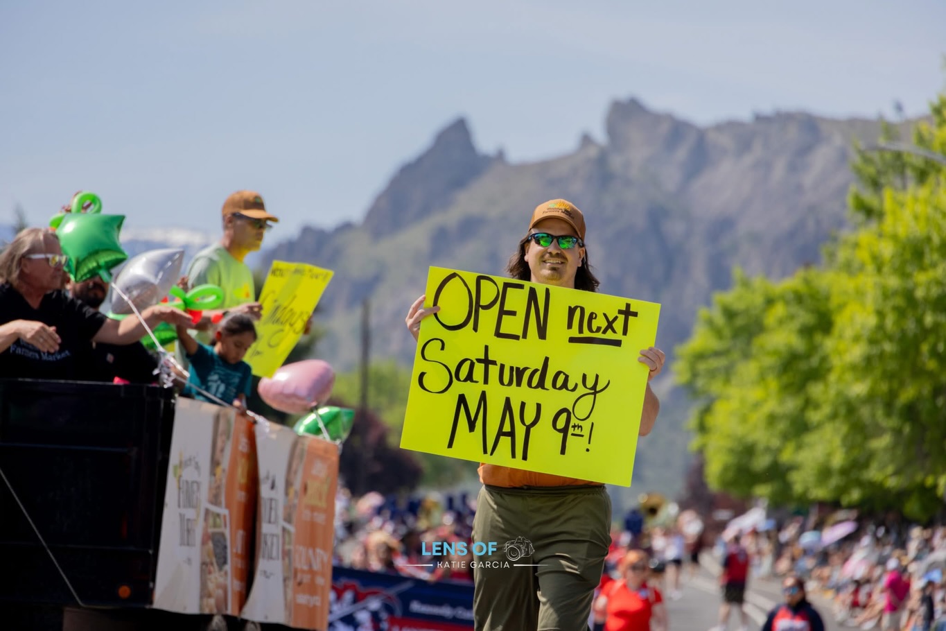 2026 MARKET SEASON!
Starting Saturday May 9th ๐ฅ๐ฅ๐ฅ๐๐ฅ๐ช๐
Come see us outside @pybuspublicmarket 8am - 1pm with all of your favorite local vendors
It was awesome seeing all of your faces yesterday at the Apple Blossom parade, we canโt wait to see you at the market!
#farm #local #wenatchee #farmersmarket