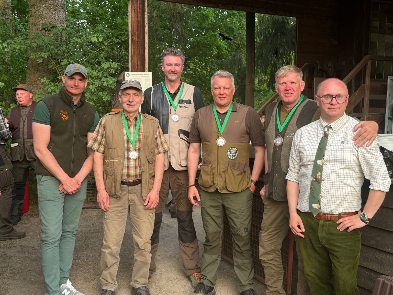 Impressionen der Kreismeisterschaft 2026 am vergangenen Samstag in Visbek. Mit 103 Schützen war die Veranstaltung bei bestem Wetter ein voller Erfolg. Tolle, hochwertige Preise wie Fernglas und Flinte trugen sicherlich zur ausgelassenen Stimmung bei und auch für das leibliche Wohl wurde bestens gesorgt. Wir freuen uns auf das nächste Mal!
#hegeringdinklage #Kreismeisterschaft #horrido
