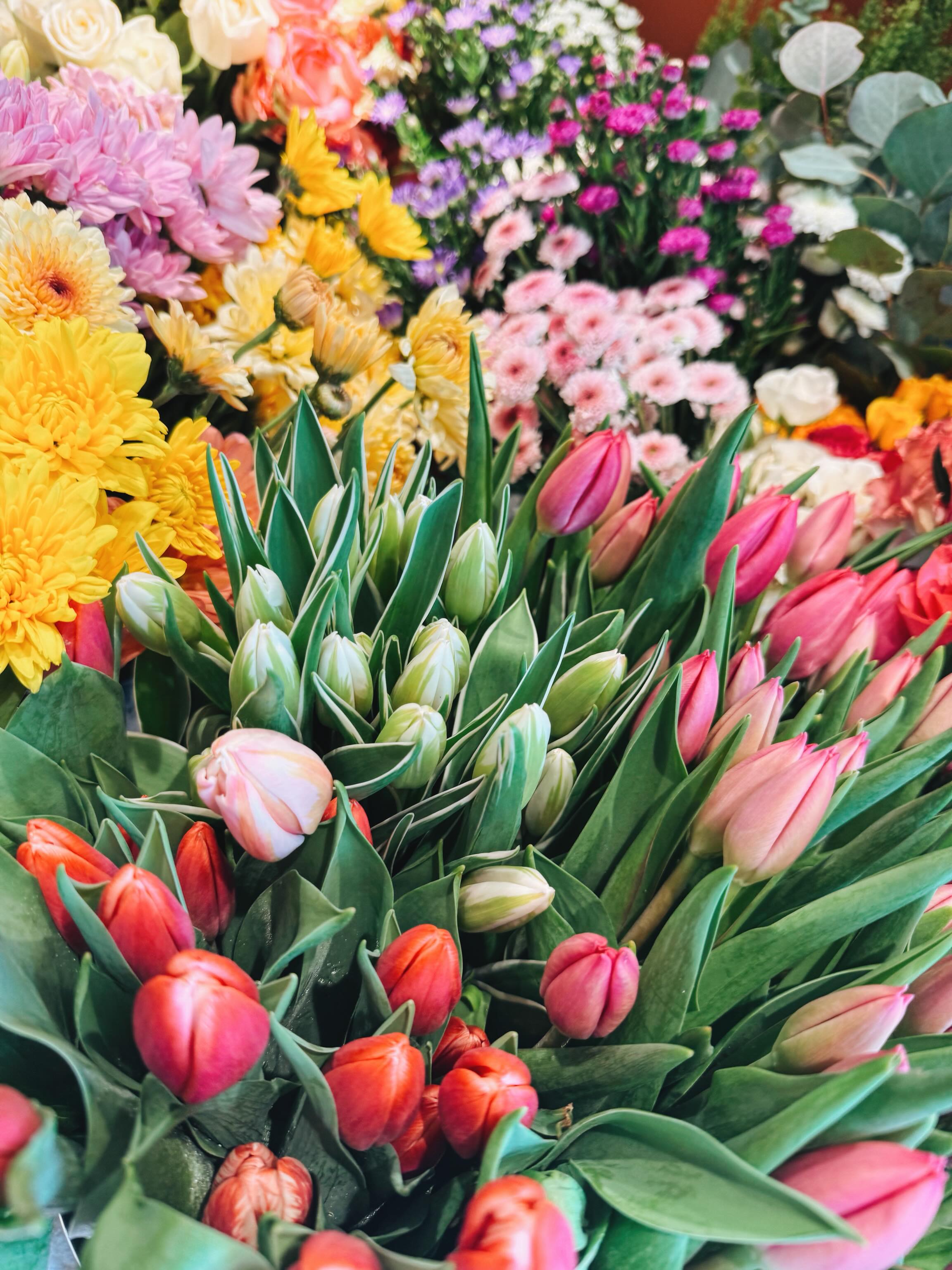 Lots of prep to shower our AMAZING teachers with flowers 💐 💐💐Don’t forget to buy your teacher a bloom tomorrow before school, for teacher appreciation week!