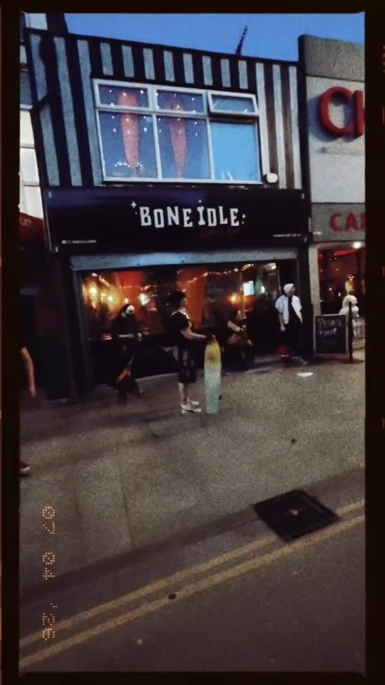 ✨ Come chill out with us some time.✨
We're a small venue with a big heart & great tunes🤘🏻
Our coffee? Always made with love - latte art may vary, but it tastes great 😅
Our cocktails though… 😘👌🏻
☕ - 🍻 - 🍸 - 🍷
Hot drinks, bottles & cocktail menus over on our website www.boneidlelounge.com
📍 54 Silver Street, Doncaster, DN1 1HT
Open:
Mon: 10am-7pm
Tue: 10am-10pm
Wed: 10am-2pm
Thu: 10am-10pm
Fri & Sat: 10am-11pm
OPEN "BANK HOL SUNDAY 11am - 10pm
(Closed other Sundays)
#doncaster #coffeeshop #cocktailbar #skateboarding #rollerskating