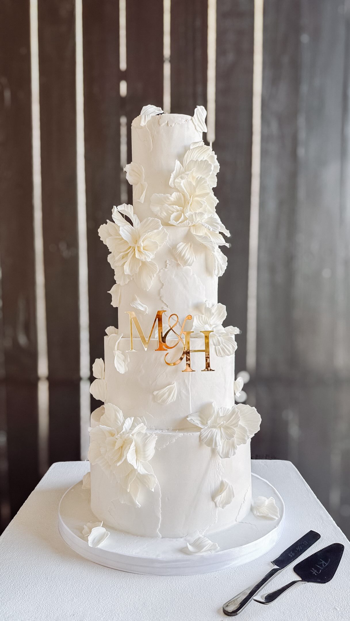 When you order a cake from us, you’re not just getting dessert 🌸
You’re getting late nights, happy dances in the kitchen, tiny details obsessed over for hours, and something made with so much love you can feel it before the first bite.
Every swirl, flower, texture, and ribbon is created to make your moment feel extra special ✨
Beautiful to look at, even better to eat… and made just for you 🤍