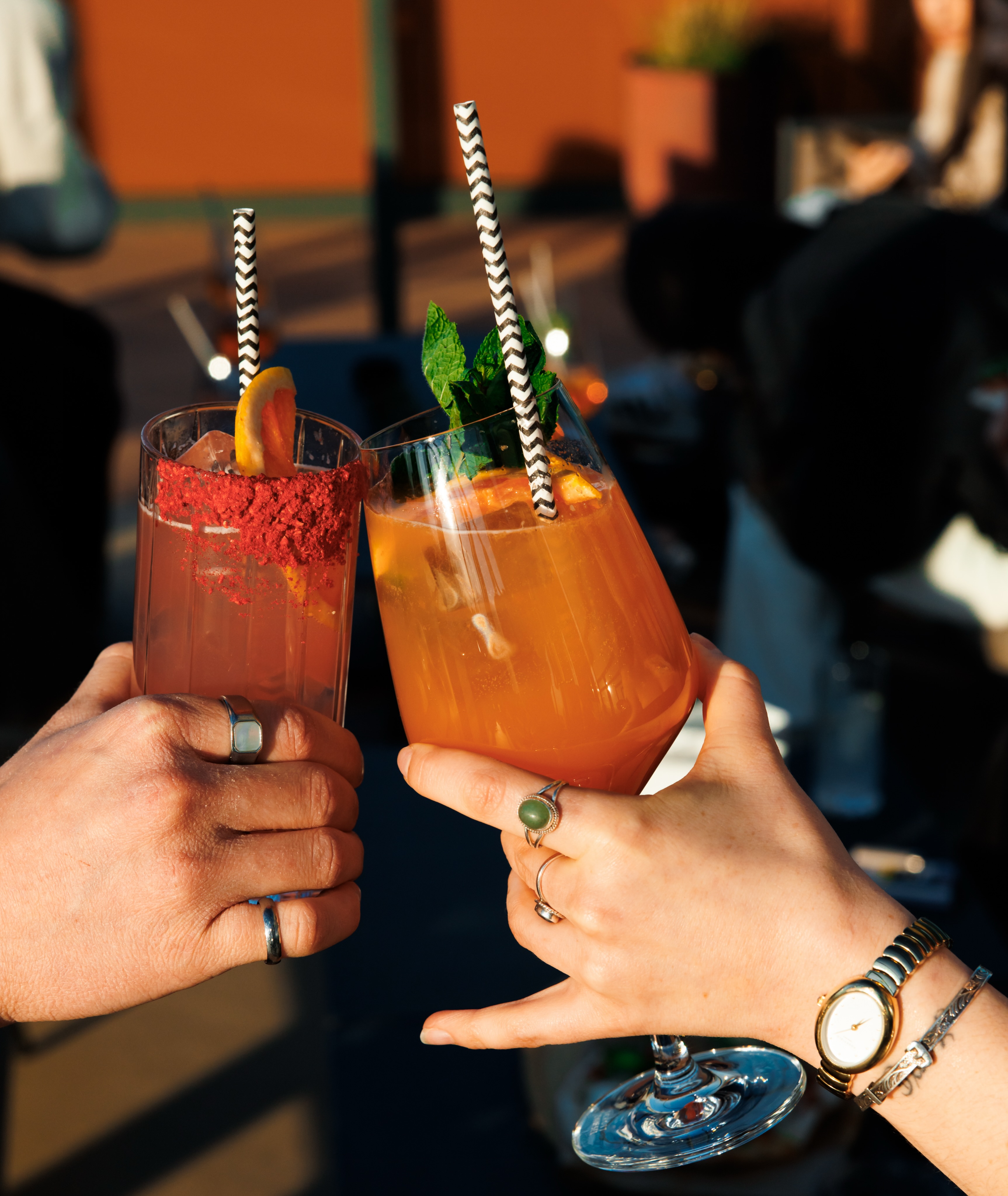 🥂 Dein Event verdient mehr als Standard.
Ob Firmenfeier, Hochzeit oder private Party: wir liefern nicht nur Getränke, sondern Stimmung, Service & einen reibungslosen Ablauf🍸✨
Von Softdrinks bis Signature Cocktails: frisch, professionell und perfekt auf eure Gäste abgestimmt.
Jetzt Termin sichern & euer Event geschmackvoll upgraden. 🍾
📧: sales@cincincatering.com
#GetränkeCatering #EventCatering #Cocktailservice #Eventplanung #CateringService