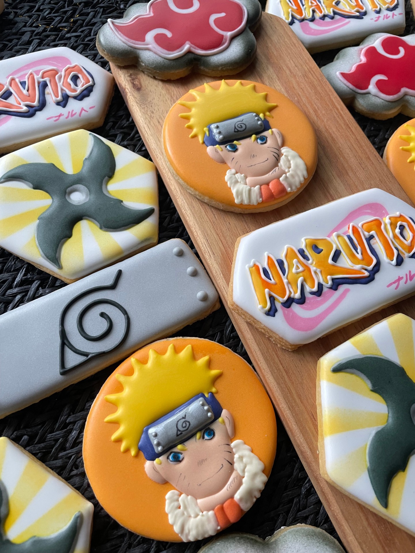 Naruto set done and dusted. Bright and bold Anime cookies. Love it when I get to do something new and learn along the way!
Thanks to the lovely client who trusted me with this theme.