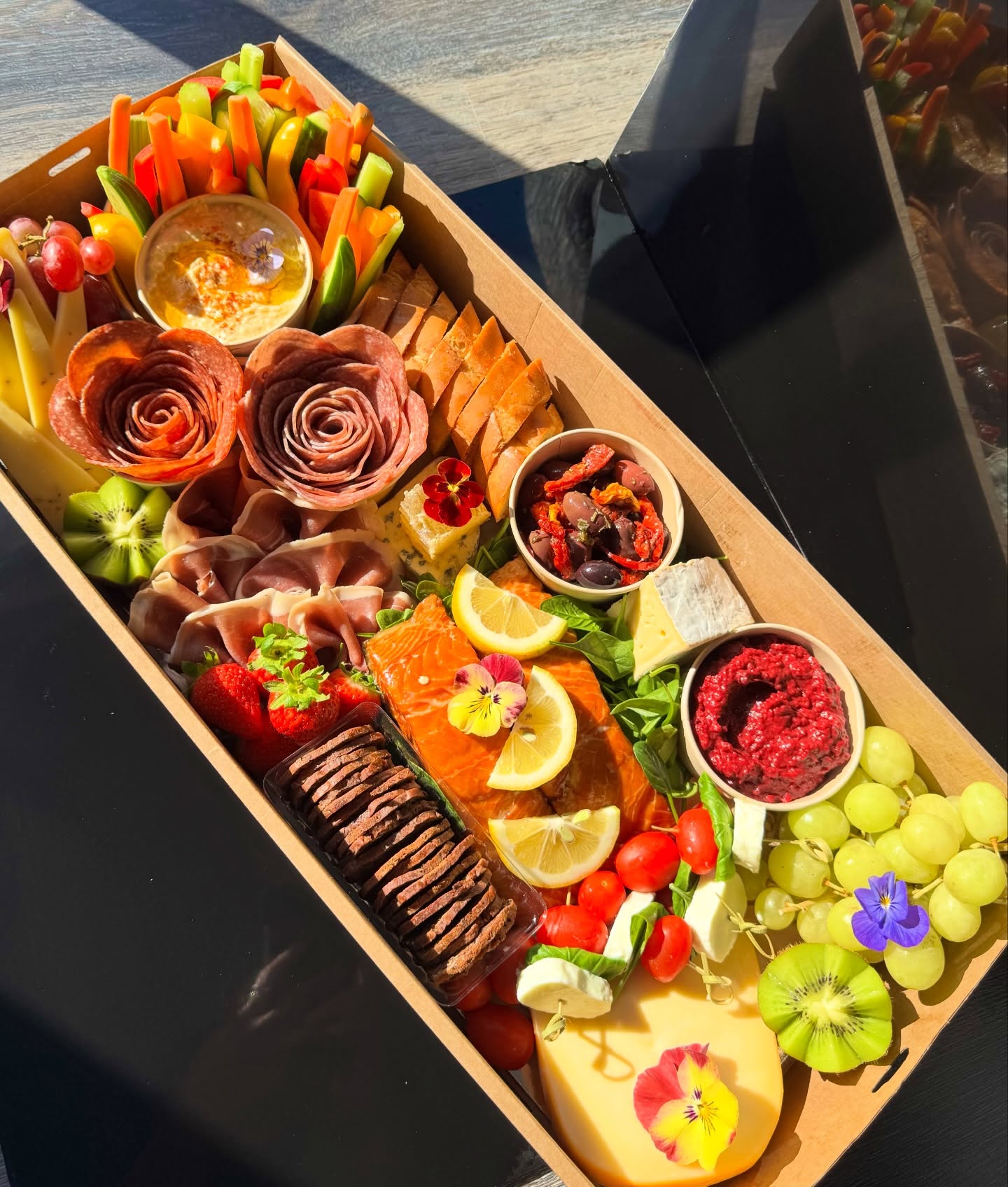 Hello everyone, our website is now LIVE! You can now order your favourite platter boxes with ease 🧀
Head to www.theplattercollective.com ☺️
In the photo: Nibbles & Notes (serves 8–10 people)
This graze is filled with artisan cheeses, charcuterie, smoked salmon, antipasto, dips, and seasonal produce. Fresh bread and extra crackers are packed separately to keep everything fresh and ready for the perfect graze. ✨👌
