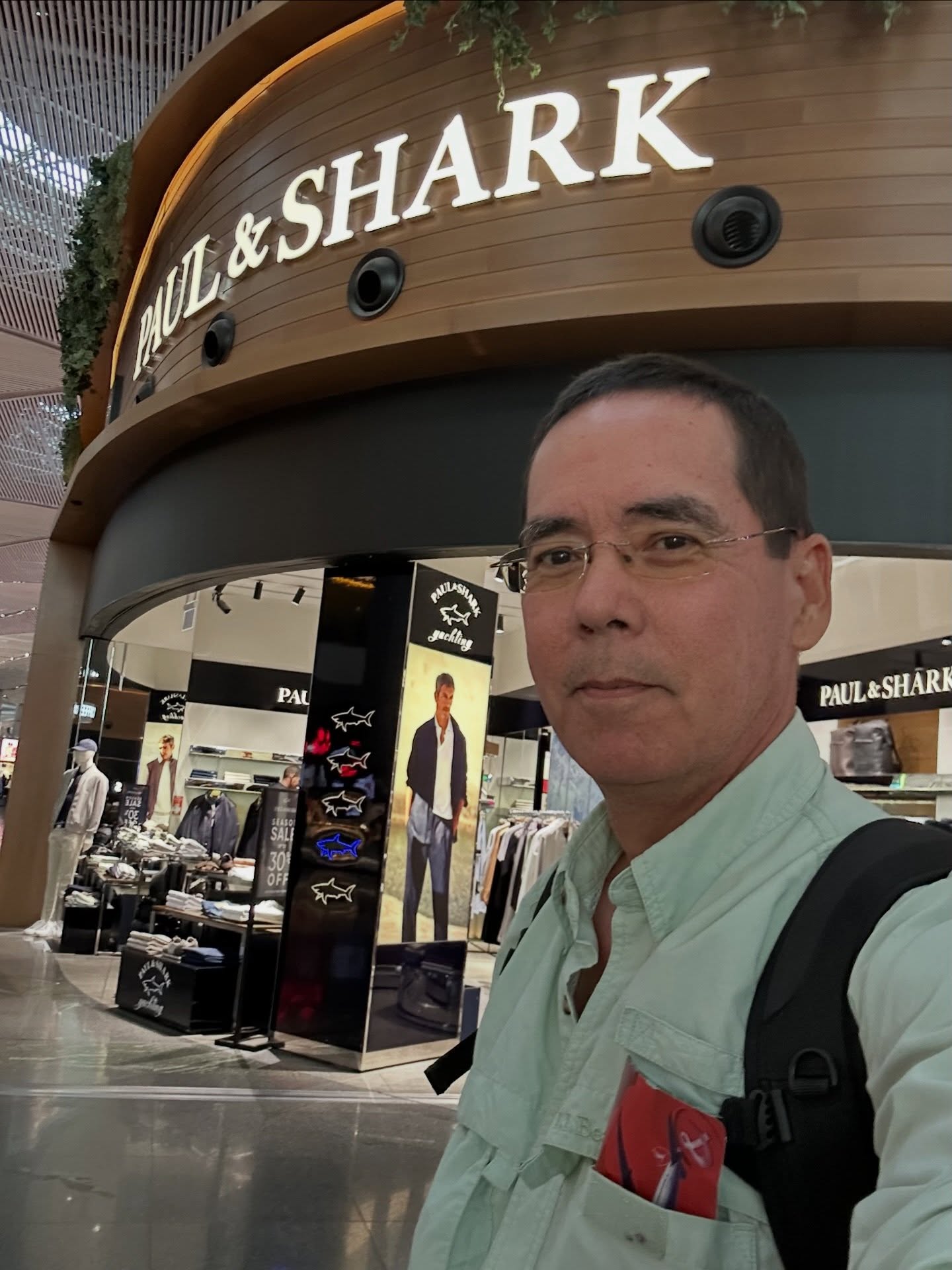 Seems appropriate! At the @istanbulturkiye.explore #airport en route to @srilanka for the @sharks.international #conference. @paulandshark