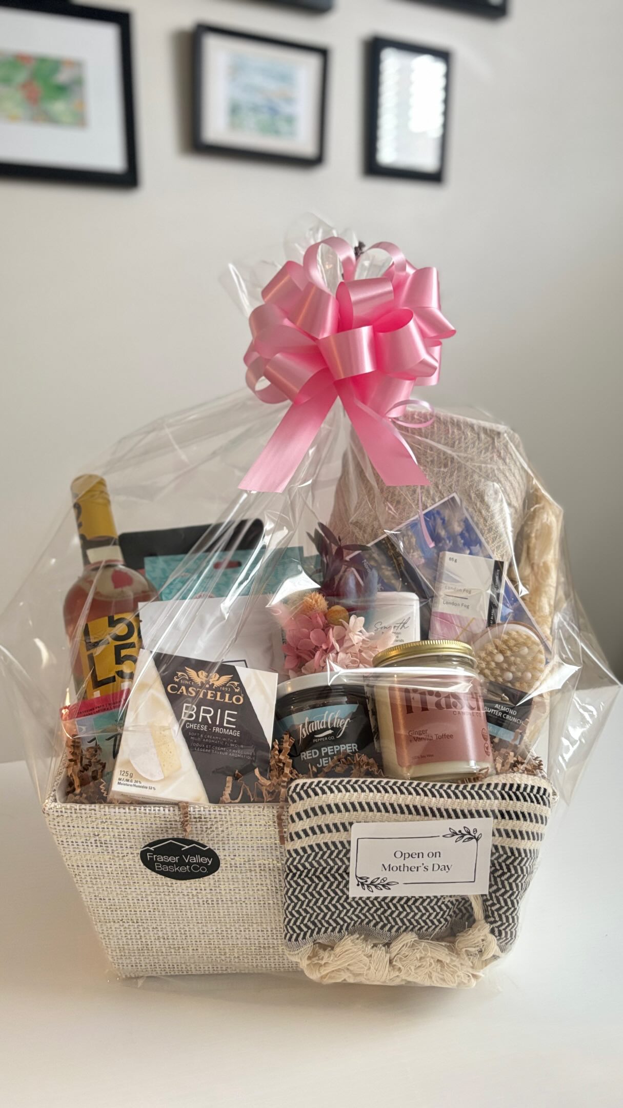Some of the gift baskets and gift boxes that went out last week 💜
Thank you so much for every order and for supporting local BC small businesses and artisans with us!
#FraserValleyBasketCo #GiftBaskets #ShopLocalBC #BCMade