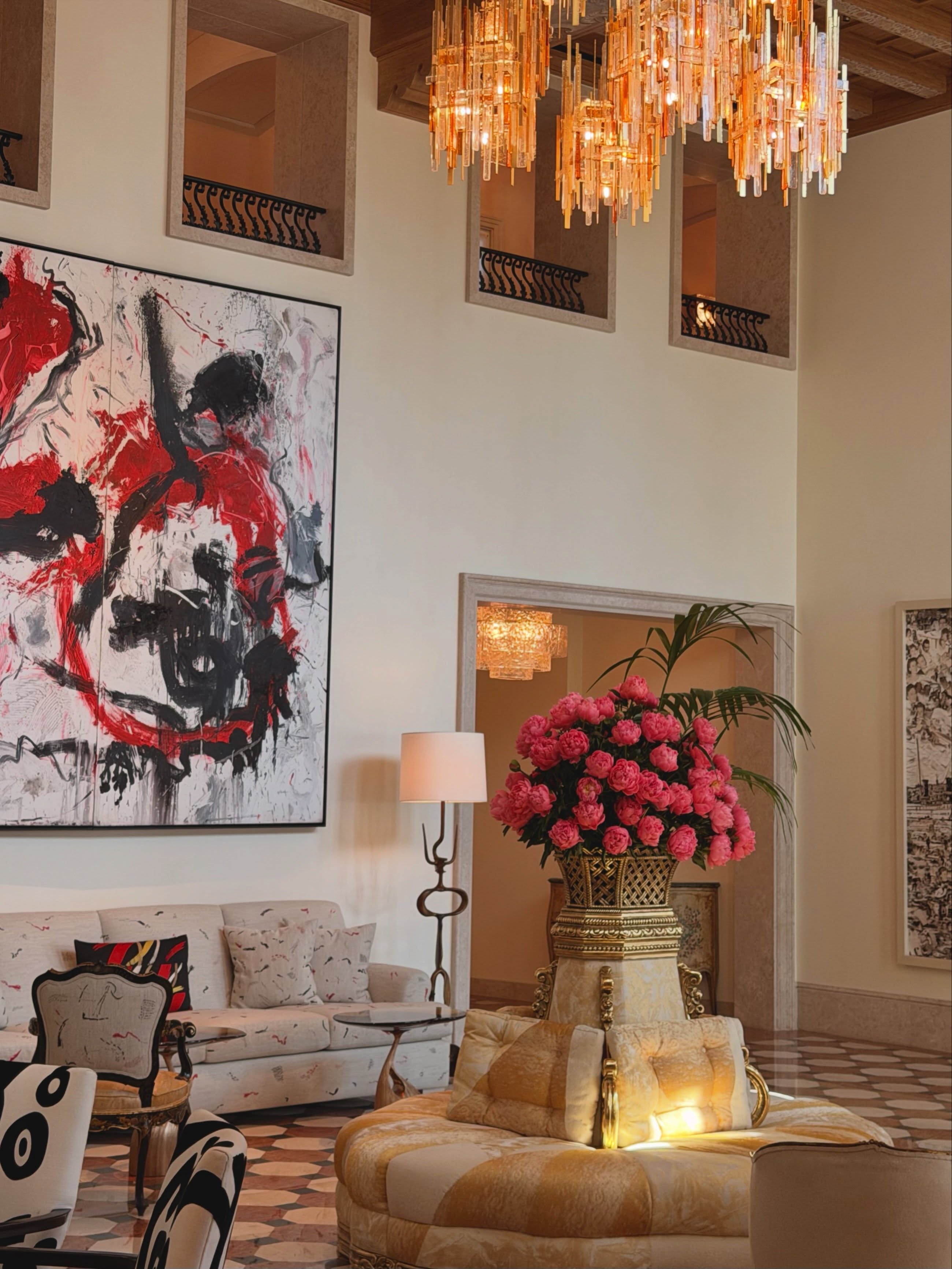 Today, with these photos, we are at the Hotel Cipriani, a Belmond Hotel on Giudecca Venice, following its major renovation in 2025, overseen by architect Peter Marino.
Peter Marino oversaw the first phase of the hotel's "aesthetic reimagining," enhancing the hotel's connection to Venetian history and art. It already seemed perfect as it was, with its turquoise saltwater pool, 67 rooms and suites, garden, vegetable garden, clay tennis court, and what remains in the air of its fabulous guests.
Architect and designer Peter Marino, president of Venetian Heritage, found himself reinterpreting the spirit of the hotel, inaugurated in 1958 by Giuseppe Cipriani, and completed the first phase of a multi-year project on the eve of the summer season. The restyling, part of a multi-year project, renovated the lobby and 13 new suites, as well as including the new Bacaro Dior.
#hotelcipriani #venice #luxuryhotel #interiordesign #luxurylifestyle