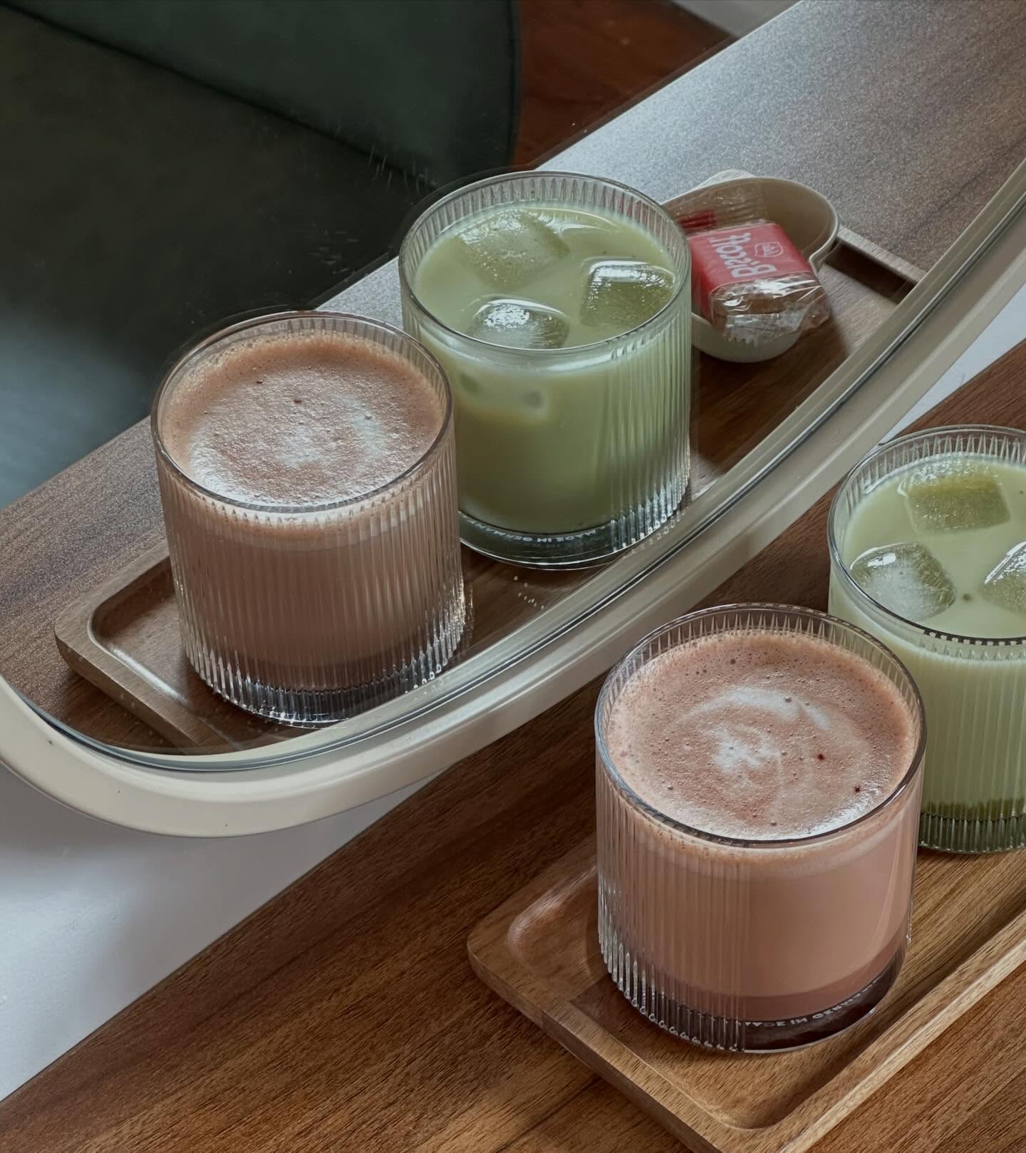 Pop in for a hot/iced bev, biccy, & new do โญ๏ธโญ๏ธโญ๏ธ