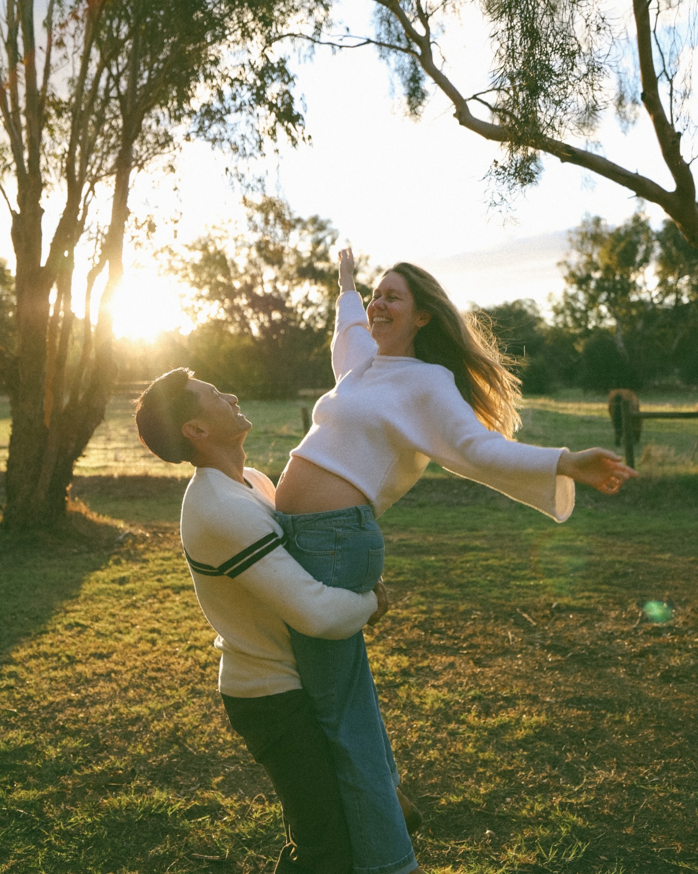What started as an engagement photoshoot back in October became something even more special 🥰 after a few reschedules we finally landed on the most perfect autumn afternoon, and instead of just celebrating a proposal we were capturing the quiet, beautiful in-between of becoming parents. Selia now pregnant with their baby boy, due the very same week as me, which made this one feel extra close to my heart!
#perthmaternityphotographer #perthphotographer #maternityshoot #perthmums #filmphotographer