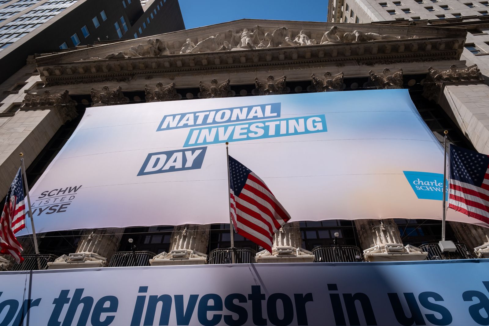 "May Day"
Before 1975: High, fixed fees made it nearly impossible for the average person to trade stocks profitably.
Following deregulation, pioneers like Charles Schwab lowered costs significantly, opening the door for "retail investors" (everyday people) to participate in the growth of the U.S. economy.
"Building wealth does not happen overnight, but small, consistent actions can make a big difference over time. National Investing Day is a reminder that the best time to start was yesterday; the second-best time is today."
#charlesschwab#NationalInvestingDay#Schwab4Good#SifmaFoundation#NYSE