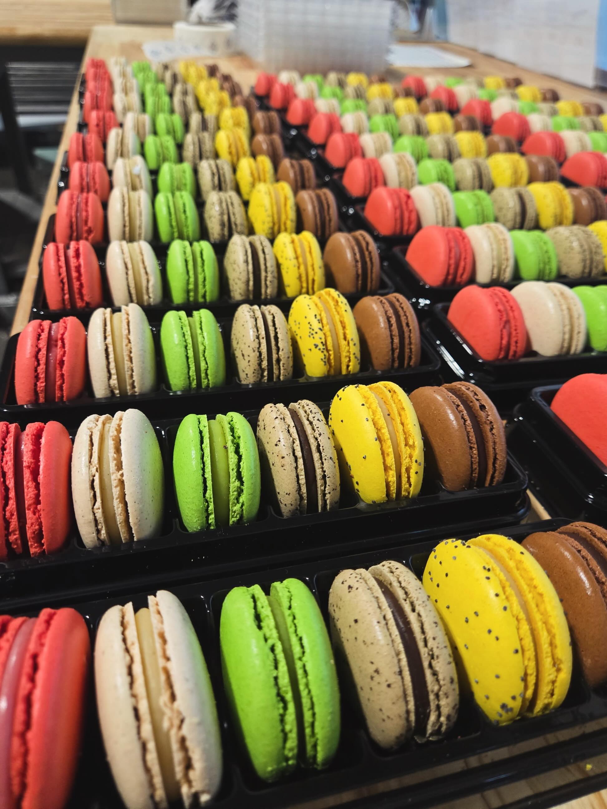 Our NEW box of macarons are now hitting the shelves in all of our locations. If you are looking for a wide arrange of flavors, this is the sweet for you.
Partnership with @jeanmarieauboinechocolatier
Our wonderful flavors include:
Raspberry
Vanilla
Pistachio
Coffee
Lemon
Chocolate
Tell us your favorite flavor in the comments below! Enjoy!
#thefrenchguys #seattlesweets #macaroons #mondaynews
