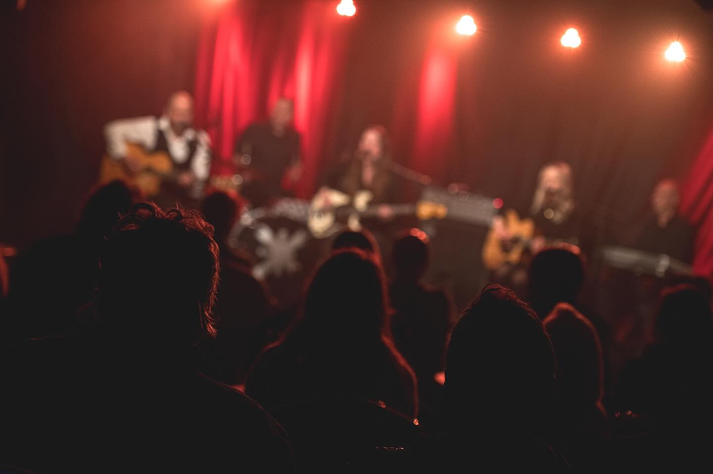 ⭐️Acoustic Weekend⭐️
(…Pfingsten, mal bitz anders)
22.05.26 @galvanikzug mit @real_callmekodo
23.05.26 @kellertheaterbrig mit @megges_music
Wir freuen uns❤️🎹
Merci @le_r_lerene
Bild von @janholgerengberg
#brig #wallis #zug #acoustic #unplugged