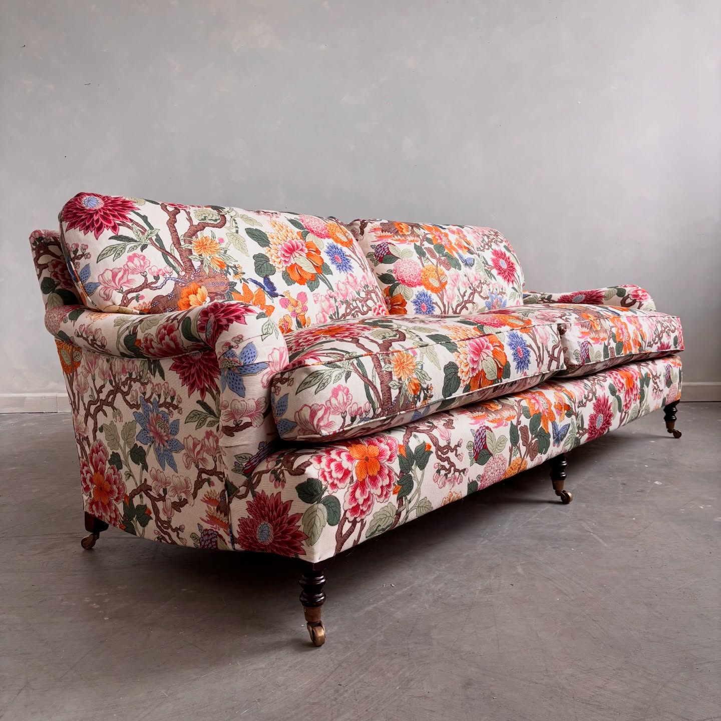 Upholstery at its finest ✨
This beautiful sofa was sourced by us and expertly reupholstered with meticulous attention to detail, from the crisp pleats and delicate piping to the perfectly tailored finish throughout.
Upholstered in @gpjbaker ‘Magnolia’, a stunning 100% linen, every element was crafted with care.
Investing in quality furniture and giving existing pieces a new life is such an important part of sustainable living. Thoughtful restoration and reupholstery not only preserve beautiful craftsmanship, but create timeless pieces to be loved for many more years to come 🍃
#upholstery #sustainableliving #reuse #craftsmanship