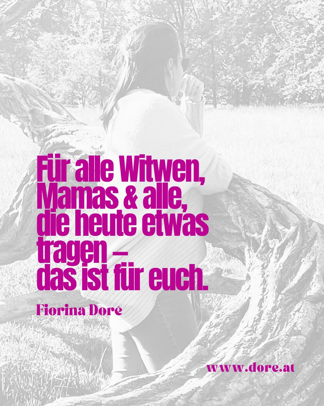 Der Muttertag bringt so vieles mit sich — Freude, Schmerz, Sehnsucht, Dankbarkeit. Manchmal alles auf einmal. 🤍
Ich war Witwe. Allein. Ohne Job. Mit Kindern und der Frage: Wie soll das gehen?
Und ich habe gelernt: Mitten in der Schwere liegt immer auch etwas, das trägt.
Dein Anker muss nicht groß sein. Er muss nur deiner sein.
Heute halte ich Raum — für alle alleinerziehenden Mütter, für alle die sich Kinder wünschen, für alle die ein Kind verloren haben, für alle deren Mama nicht mehr da ist.
Ihr alle seid heute gemeint.
Schreib mir in die Kommentare:
Was ist heute dein Anker? Was hält dich — auch wenn alles schwer ist?
Wenn dich dieser Post berührt hat — teile ihn mit jemandem, der das heute braucht.
#Muttertag #Mamaleben #Witwe #NichtAufgeben #DeinAnker