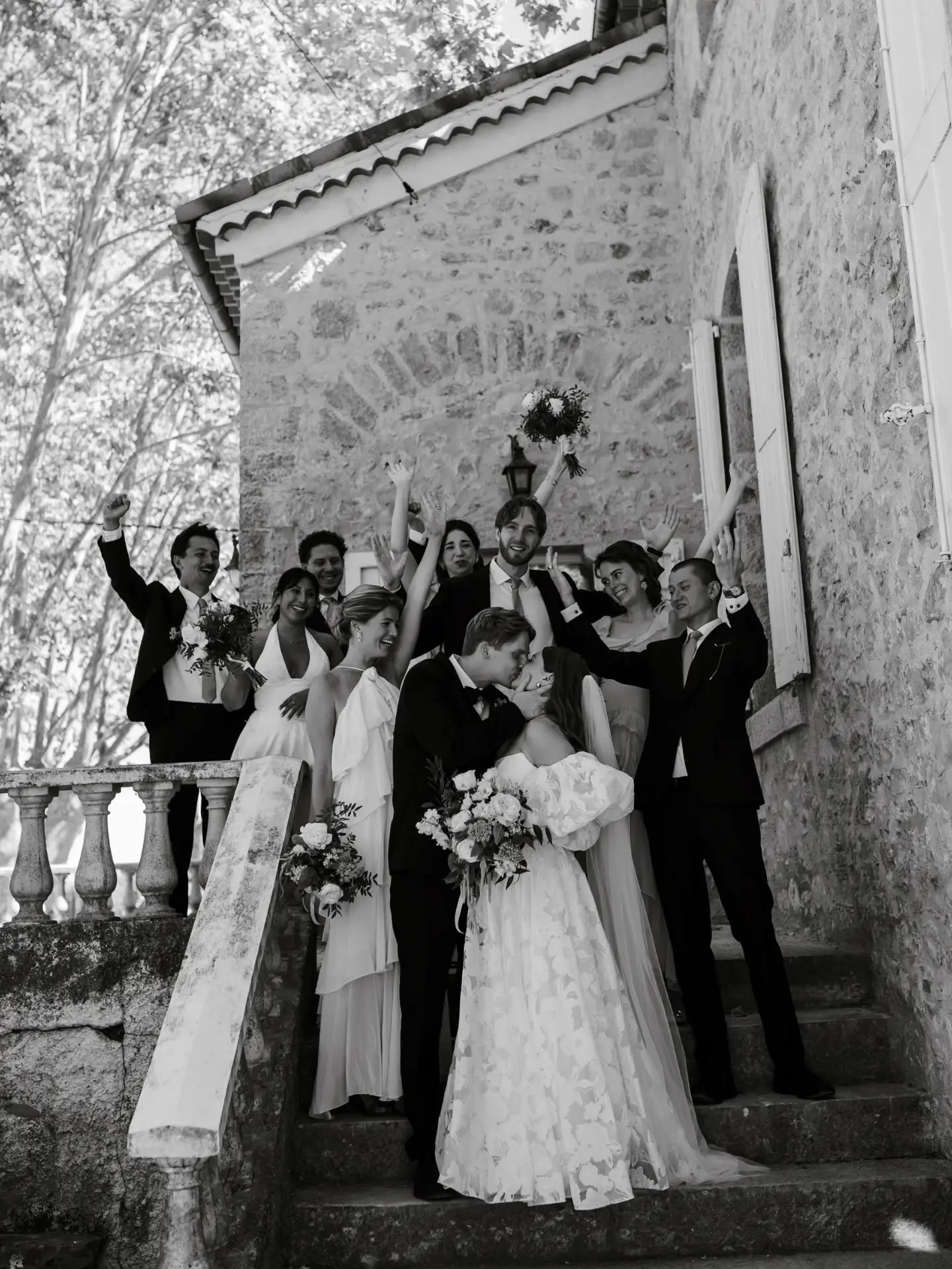 Idag slog inspirationen till och jag begick blogg igen. Sånt som händer! 🤷♀️ Tema: välja fotograf destination wedding edition 💃
Ett helt färskt blogginlägg finns på hemsidan (länk I bio) och även länkat på stories. Perfekt läsning för alla som är nyfikna på att gifta sig utomlands! ✨️🙌📸
Bride&groom: magical @biancarior @axelrior
Planner: amazing @sparklingdays_event
#bröllop2027 #bröllop2028 #bröllopsfotografeuropa #weddingphotografereurope #DestinationWeddingEurope