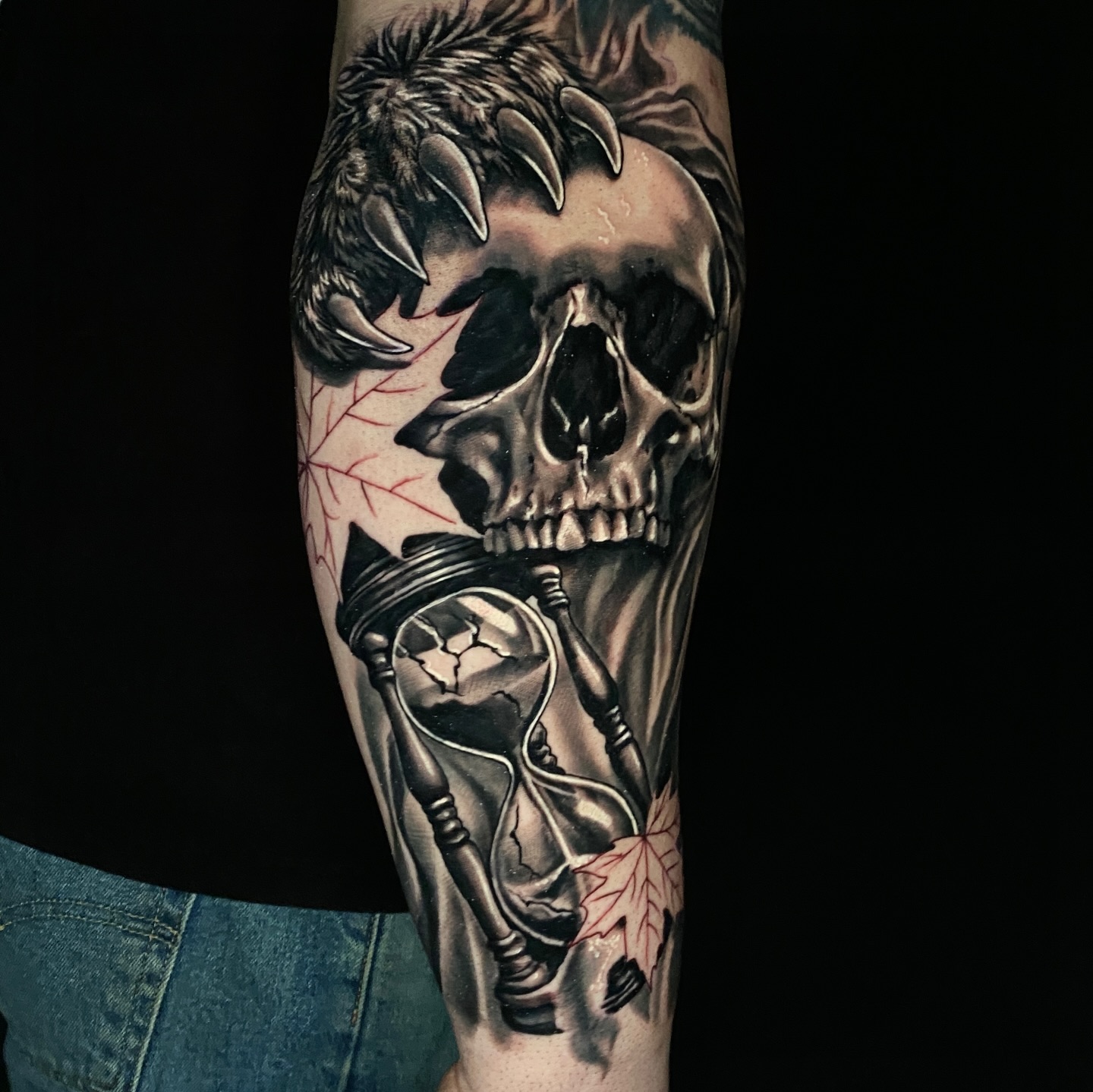 Rad day with @bearded_bertan ! His large arms make for big sessions and man you really get to know your clients when you spend 7 hours at a time setting up for and making a tattoo!
.
.
Follow @scottie.tattooer
And @fortunesfavourtattoo
.
.
#beartattoo #albertatattoo #hourglass #besttattoos #besttattoo