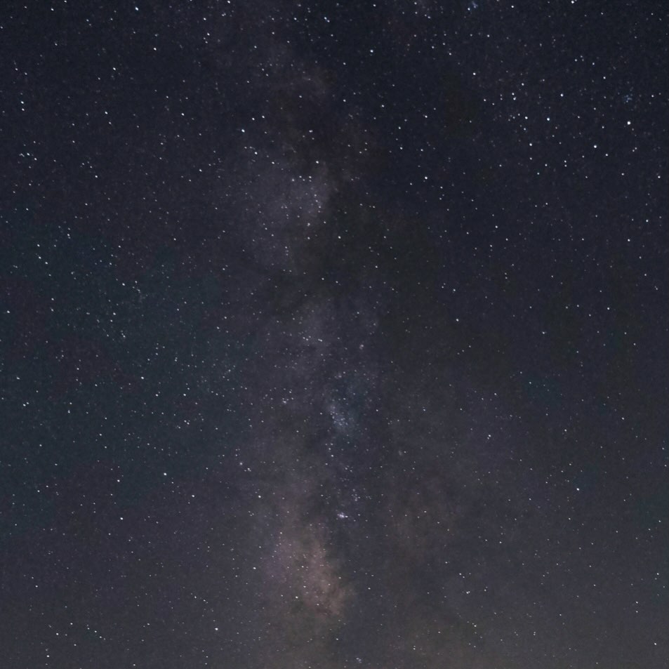 “Adoro olhar o céu e deixar que a luz de há mil anos atrás me inspire”
Já temos novas datas para ter uma visita guiada pelo imenso céu estrelado que nos cobre!
“I love gazing at the sky and letting the light from a thousand years ago inspire me”
We now have new dates for a guided tour of the vast starry sky above us!
https://www.montimerso.pt/observacoes-astronomicas
info@montimerso.pt
#stargazing #darksky #alqueva #monsaraz #montimerso