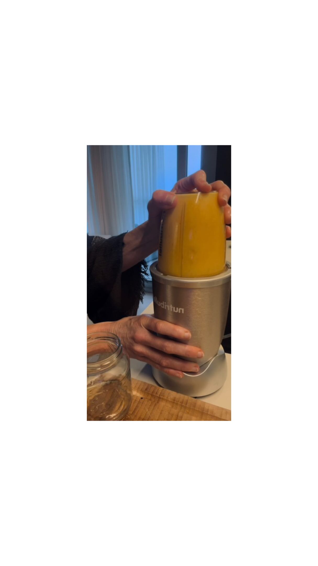Sometimes the simplest rituals are the most powerful.
• Lemon for vitamin C & liver support
• Turmeric for inflammation, brain & cardiovascular health
• Black pepper to enhance curcumin absorption
• Black cumin seed for its anti-inflammatory effects, metabolic & immune system benefits & curcumin absorption
• Mineral-rich salt for hydration & nervous system balance
Tiny daily inputs shape physiology over time… Do not forget - your body is always listening to what you repeatedly give it✨
For those with sensitive stomachs, drink very small amounts or dilute it down with more water, whatever you tolerate best!
.
.
.
.
.
#MorningShot #MorningRoutine #AntiInflammatoryDiet #LemonTurmeric @thebarn.antwerpen @naturalheroes @sunday_natural @sundaynatural_nederland