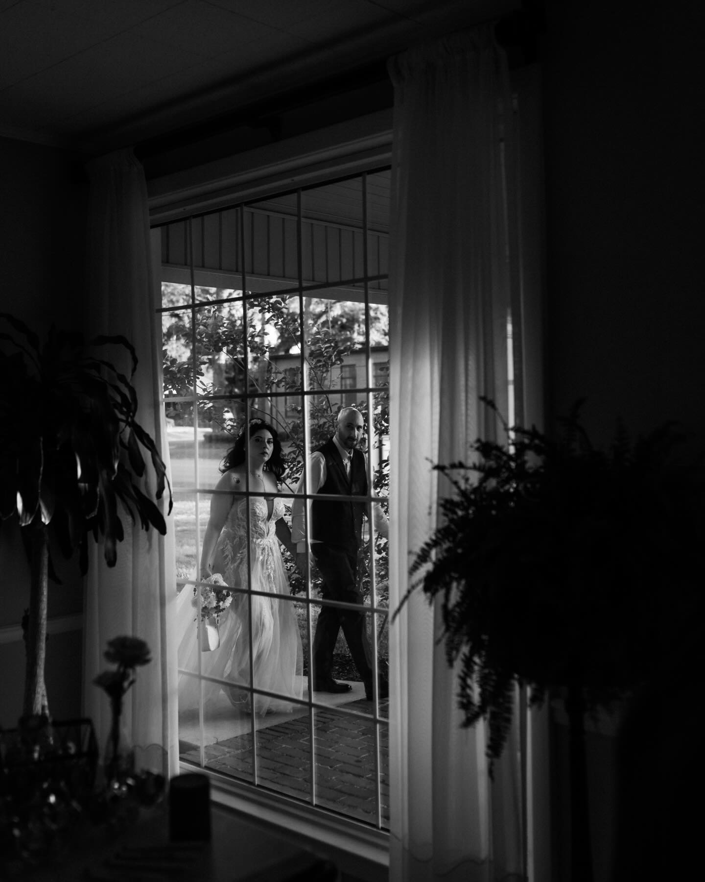 Vicki + Jon
Perfect weather, intimate, exactly the way they wanted it. What a beautiful day with beautiful people 🤍
Reception venue: @pensacola_garden_center
Makeup: @katlashmua
Dress: @davidsbridal
Catering: @nancyscateringandevents
Ceremony setup: @floridabeachwedding
Cake: @craftbakerypensacola
Florals: the bride 👰
Florida wedding photographer, Pensacola wedding photographer, Pensacola beach wedding photographer, Wedding Photographer, Photographer, Florida weddings, Pensacola Beach weddings, Travel Photographer, A. Lynne Photography
#floridaweddingphotographer #pensacolabeachwedding #pensacolaweddingphotographer, #travelweddingphotographer, #alynnephotos