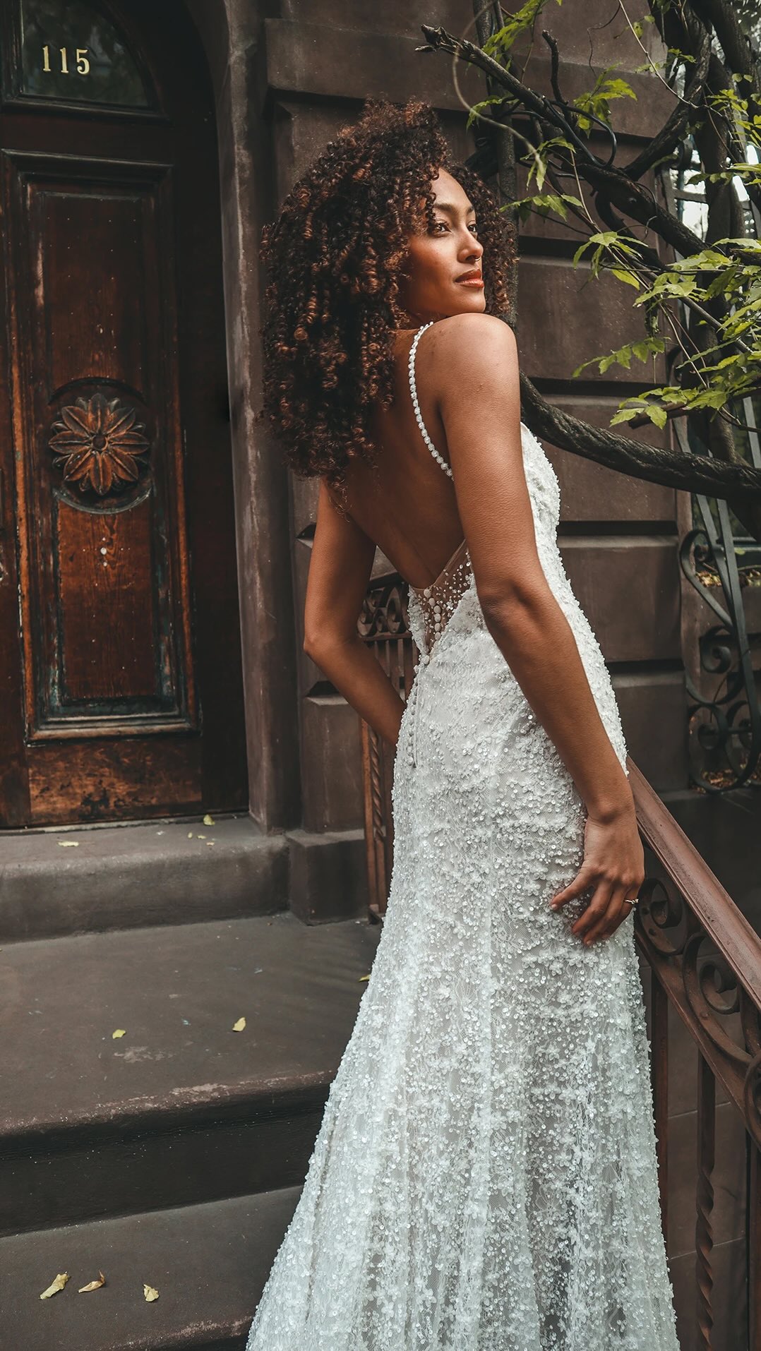 The basque waist of dreams☁️
Ethereal romance comes to life in the Parker wedding dress with its fully embellished body lace. The curve-hugging column silhouette flatters the figure, while the sweetheart neckline, spaghetti straps, and sheer bodice exude eye-catching appeal. The gorgeous 3D floral detailing adds beautiful texture, while the ultra low back and flowy train create a captivating look😍
Available in store in size 10
Was £2099
Now £945
#bridaloutlet #bridetobe #weddingdresssale #2026bride
