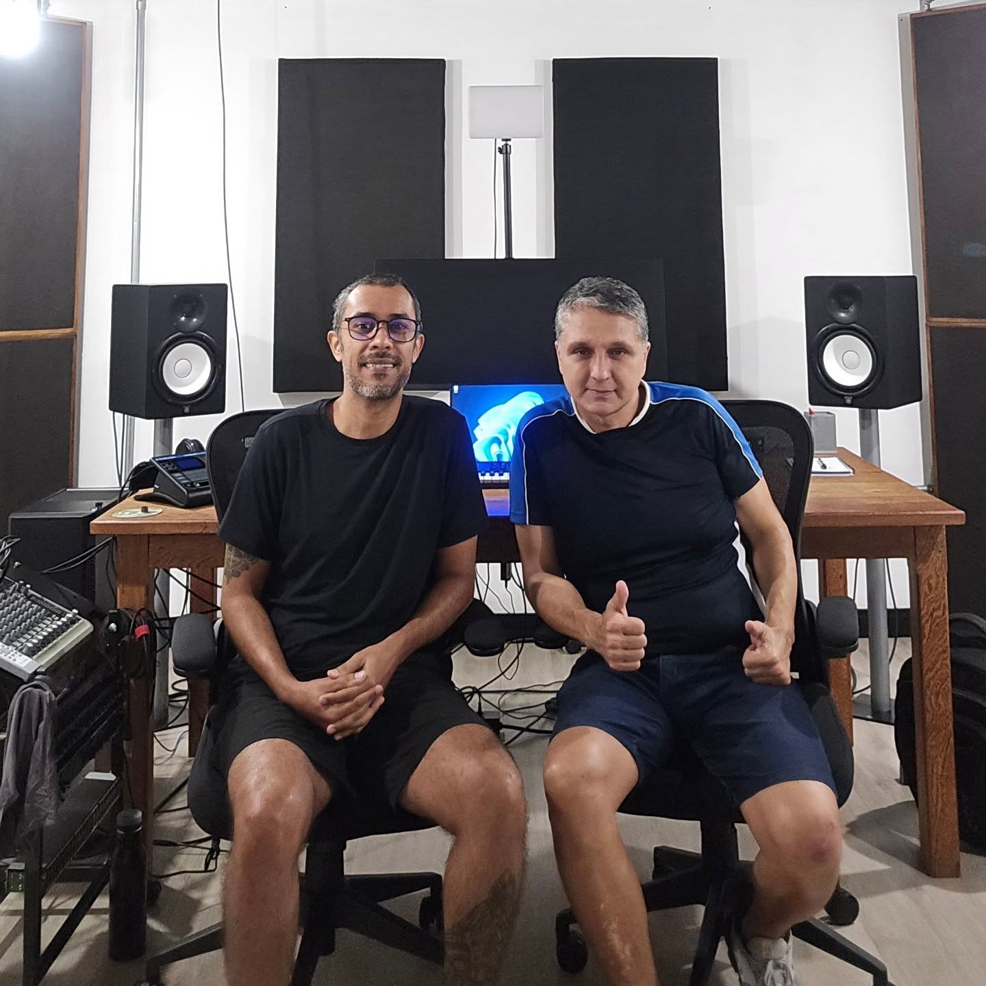 🎚Hoje finalizando mais um curso particular de mixagem e masterização digital. Concluimos 40 horas de aulas focadas nos processos de pós-produção com as musicas do próprio aluno 😎
Parabéns @robsoncamposrc pela dedicação e rápida evolução 🙌 e que venham muitas mais faixas de trance clássico por ai 😎
VemProIME 👊
#institutoime ##musicaeletronica ##abletonlive #mixmaster