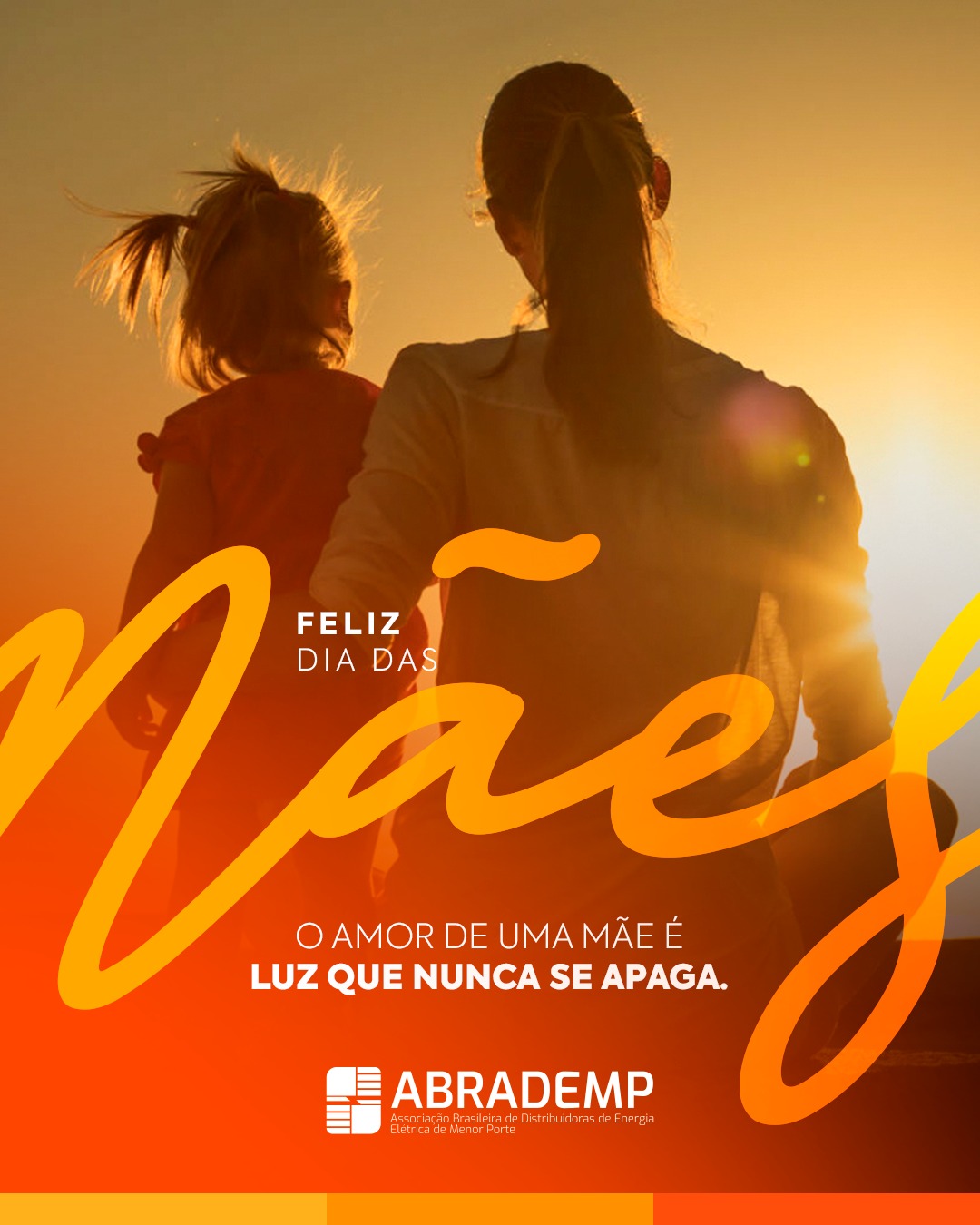 O amor de mãe permanece.
Mesmo quando o tempo passa, mesmo quando os caminhos mudam, ele continua ali, presente, forte e constante.
É uma luz que orienta, protege e acompanha, em todos os momentos.
Neste Dia das Mães, o reconhecimento a quem transforma a vida com amor.
Feliz Dia das Mães. 💛
.
.
.
Nossa energia é essencial! 💡
Associação Brasileira de Distribuidoras de Energia Elétrica de Menor Porte. ⚡
👉 Contatos no link da bio: https://linktr.ee/abrademp