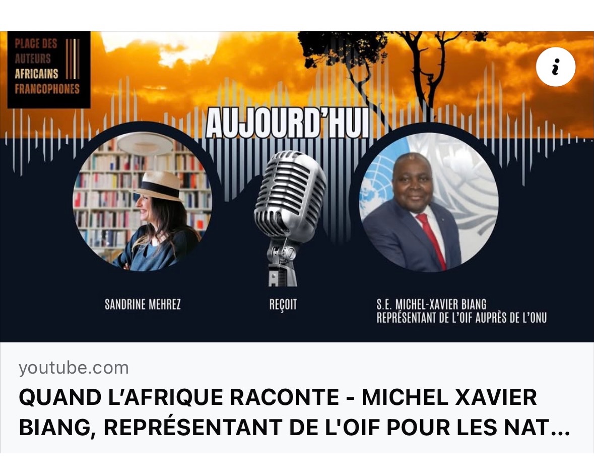 INTERVIEW EXCEPTIONNELLE
DE L’AMBASSADEUR MICHEL XAVIER BIANG
Les auteurs participants de la 10e édition du Festival International des Auteurs Francophones ont eu le privilège de rencontrer et d’échanger avec l’ambassadeur Michel Xavier Biang, représentant de l’Organisation Internationale de la Francophonie auprès des Nations Unies.
L’ambassadeur Michel Xavier Biang est un homme de conviction et d’engagement, au parcours diplomatique impressionnant. Ancien représentant permanent du Gabon à l’ONU, y compris durant le mandat de son pays au Conseil de sécurité, Conseiller juridique du Président de la 59e session de l’Assemblée générale des Nations Unies, ainsi qu’Ambassadeur extraordinaire et plénipotentiaire du Gabon en République Démocratique du Congo. Aujourd’hui, il est l’une des voix majeures de la francophonie, puisqu’il est devenu le 21 mai dernier le représentant de l’Organisation Internationale de la Francophonie auprès des Nations Unies.
Dans cet entretien enregistré à New York, lors du Festival International des Auteurs Francophones, nous avons abordé la place du français dans le monde aujourd’hui et ses défis.
La francophonie progresse. Notamment sur le continent africain avec une jeunesse qui porte la langue avec bonheur. L’Afrique est un véritable vivier de talents et offre une littérature riche, plurielle… mais encore trop peu visible.
Nous avons aussi évoqué le rôle clé de l’OIF pour structurer, soutenir et faire rayonner cet écosystème.
À l’heure où le monde vit des heures douloureuses, nous avons aussi demandé à l’ambassadeur Biang si la culture pouvait réinventer la diplomatie ? Et si le livre pouvait finalement sauver les hommes ?
Une conversation qui permet de comprendre l’état et le rôle de la francophonie aujourd’hui… et pourquoi elle compte plus que jamais.
https://www.youtube.com/watch?v=5lWAkk1J0a4
À retrouver également en Podcast sur les principales plateformes et dans l’infolettre du jour
https://rencontredesauteursfrancophones.com/so/1bPtq32XU?languageTag=fr&cid=d30563d3-cc43-4aa8-93b3-7ced07ce4052