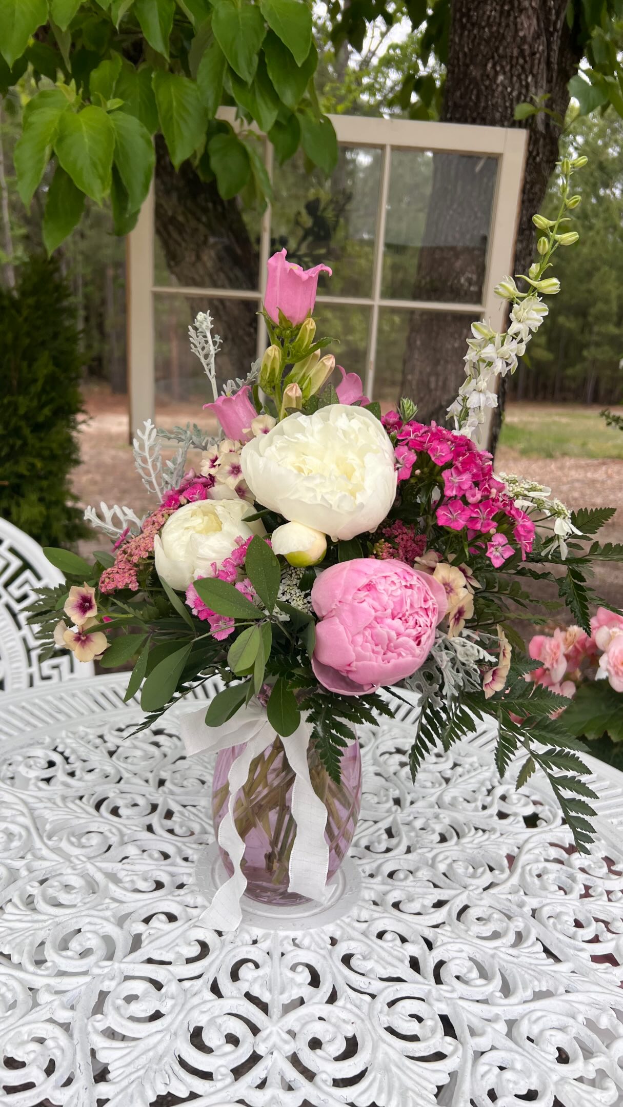 Fresh peonies, country roads, and a cart full of flowers
Take a slow drive down the gravel road and stop by our little stand—today’s bouquets are full of some of our favorite blooms of the season.
🕙 Open 10–5
📍 285 Forest Ridge Lane, Foxfire Village, NC
💵 Cash or digital payments accepted
See you at the cart 🤍 #twobudsflowerfarm #freshflowers #flowercart #peonyseason