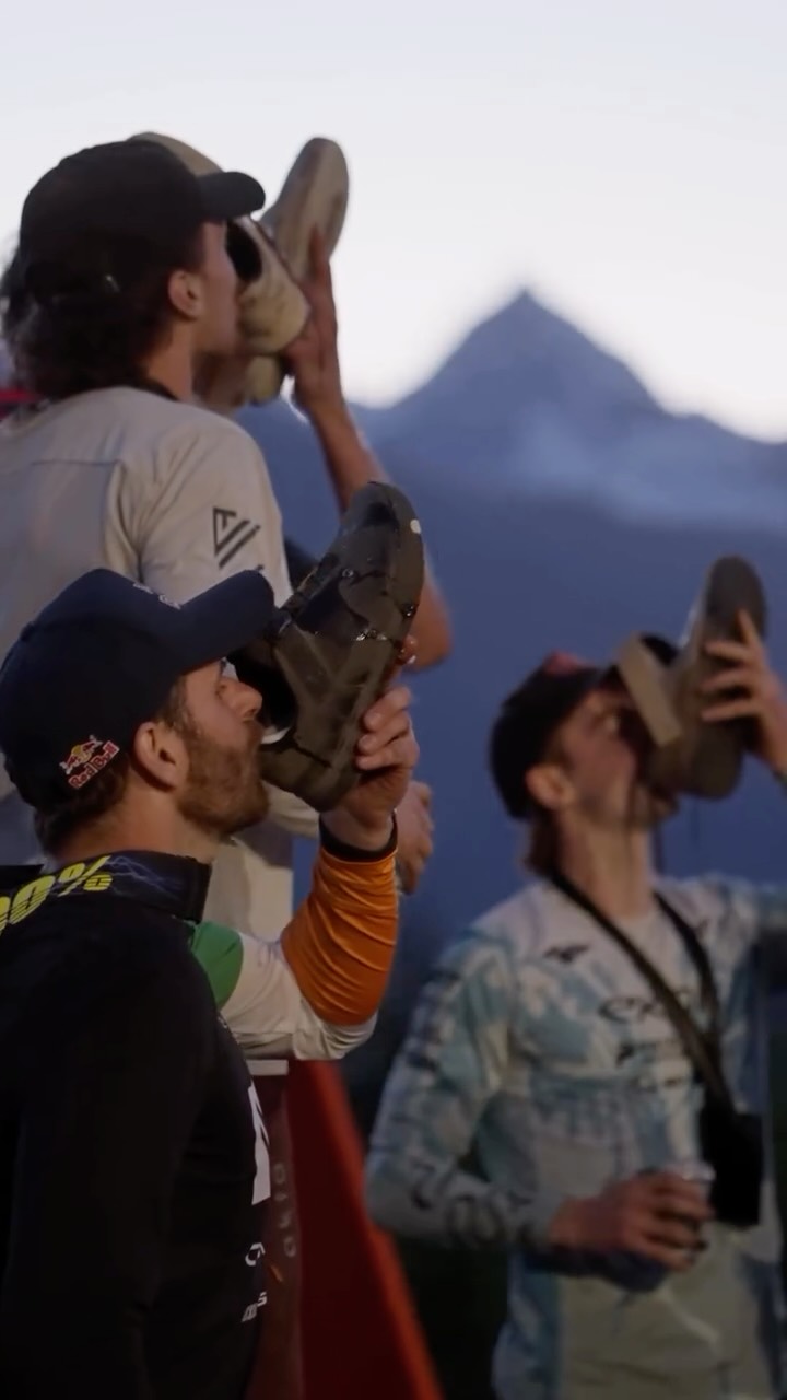 Your 2026 OneUp Squamish Enduro Pro Menâs Winner @johnathanhelly đ
Keep an eye out for our womenâs winner coming next đ
đ„ @lazy.sundays.studio