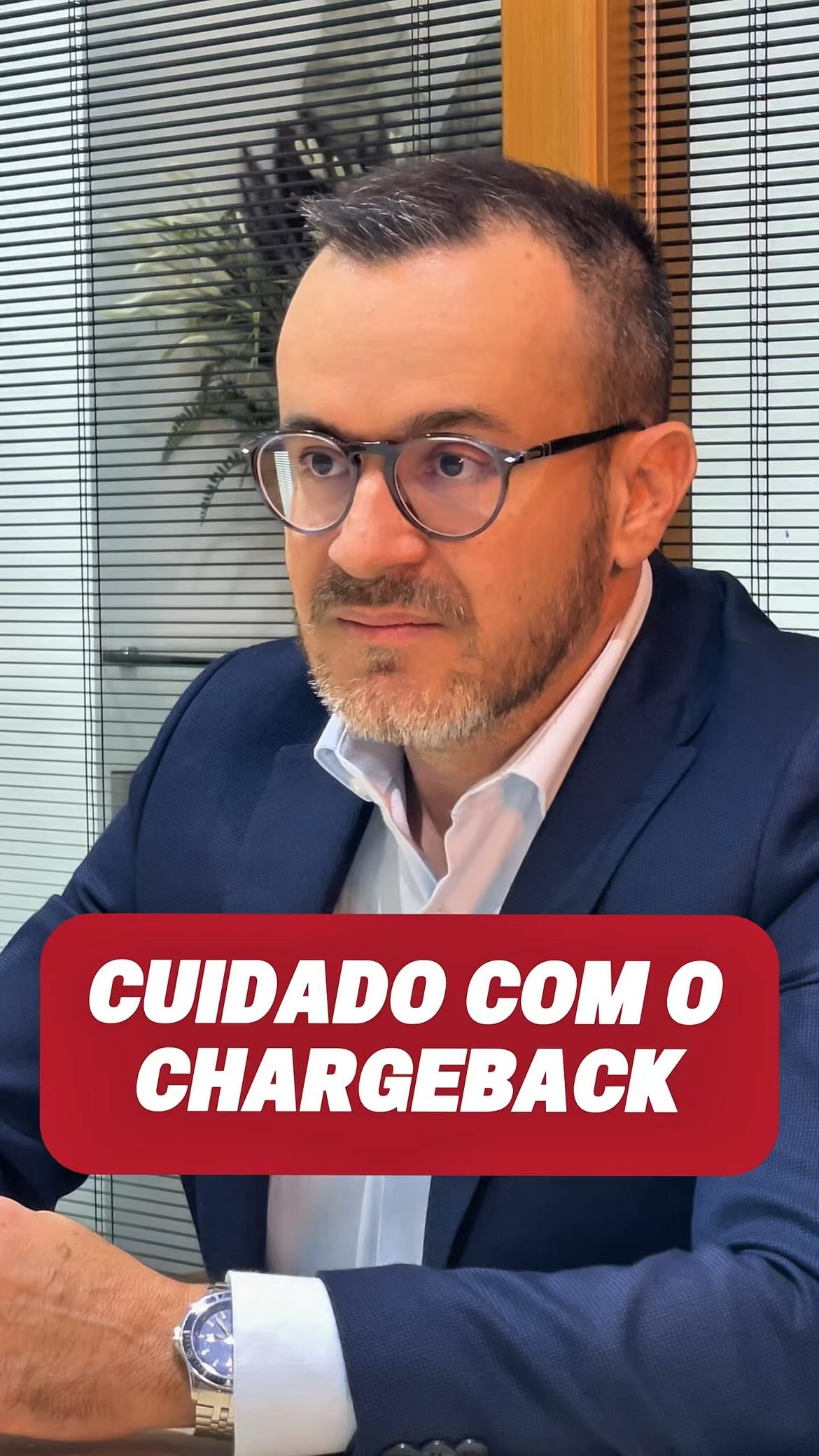 💳 CUIDADO COM O CHARGEBACK
Muitas empresas acreditam que, após a aprovação pela operadora, o recebimento estaria seguro.
Mas é aí que entra um dos maiores riscos do varejo: o chargeback.
Na prática:
• o titular do cartão contesta a compra
• o valor é estornado
• a empresa perde o produto e o dinheiro
Ponto crítico:
A operadora não assume o prejuízo da fraude
Por isso, vender com segurança exige:
• análise de crédito do comprador
• ferramentas antifraude
• validação das informações do comprador
Prevenção custa menos do que absorver prejuízos recorrentes.
#GestãoDeRiscos #Empresas #Ecommerce #GestãoFinanceira #Chargeback