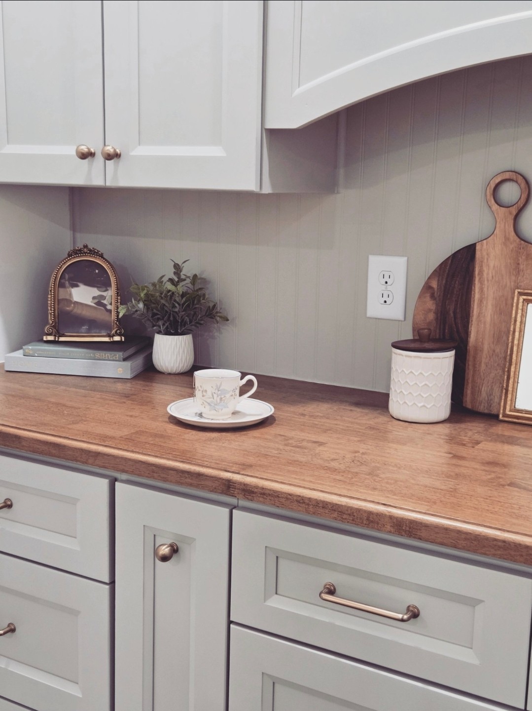 A quiet moment, just for you.
To the moms who do so much behind the scenes—we hope today brings a little time to slow down and enjoy it.
Happy Mother’s Day 🤍