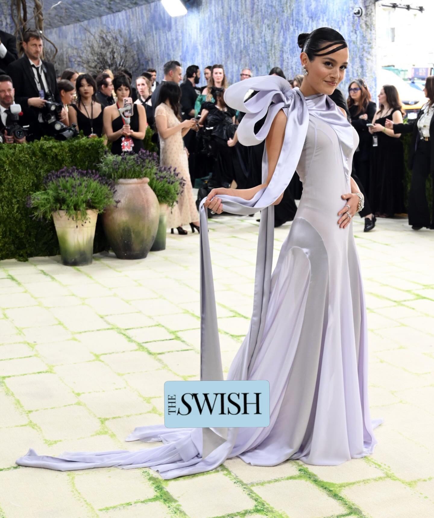 💐Every first Monday in May, the fashion world lights up for the annual parade of celebrities at the MET Gala. Over the years, this exhibit fundraiser has become a spectacle with fashion houses marketing their names and faces, ideally on theme, with designs falling into one of three categories: safe and predictable, politically mechanical, or our favorite… classical and timeless.
This year’s theme, “Fashion is Art,” brought whimsy, Grecian inspiration, and a touch of star power. From Sabrina Carpenter’s Dior dress made from film stock from Audrey Hepburn’s 1954 “Sabrina”, to Anne Hathaway’s Michael Kors bespoke gown inspired by the classic 1819 Keats poem, “Ode to a Grecian Urn”, we’re reminded that a show-stopping gown tells a story, respects the woman, and allows us to admire without idolizing.
Here are our favorites from the MET Gala 2026. Who did you enjoy, and who do you think is missing from our list? 💌
Dive deeper into the theme of “Fashion is Art” in our Spring 2026 edition of The Swish Magazine, The Arts and Sciences Issue, featuring a special spread on Dior—its history, and why fashion shouldn’t demand our attention. Find your copy now, in print or digital, at the link in bio 📚❤️