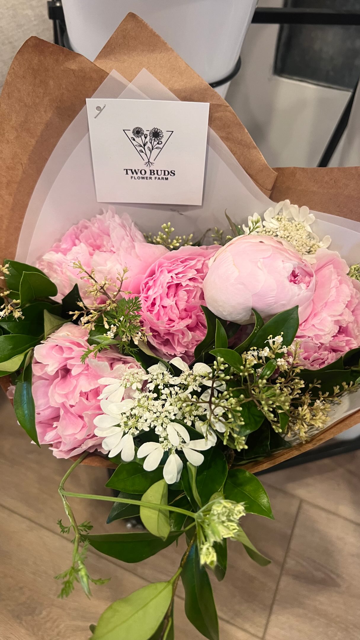 Friday called… it brought flowers
The cart is OPEN and dressed for Mother’s Day weekend
Fresh blooms, full vibe, no waiting
Come grab something beautiful and start your weekend right. 285 Forest Ridge Lane, Foxfire Village #twobudsflowerfarm #freshflowers #flowercart #foxfirevillage