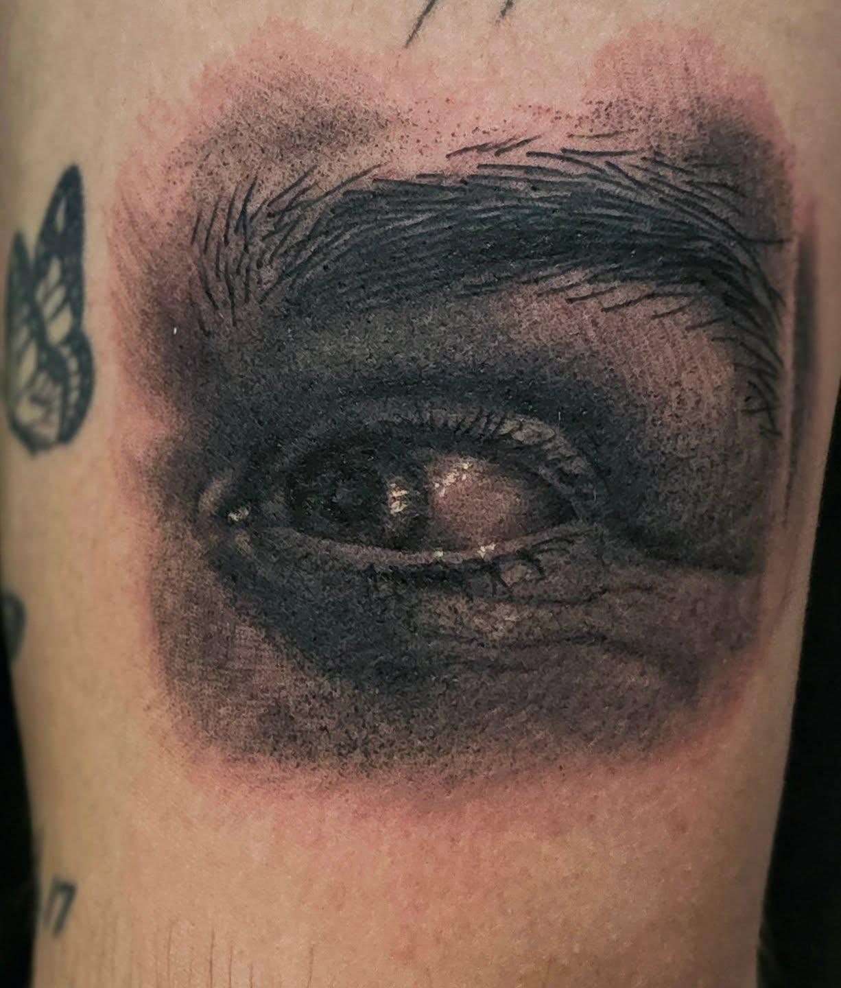 a mother's watchful eye for Cruz,
by our resident artist Nathan @dewartattoo
thanks so much @cruz_morland for your trust on this one
.
if you'd like something in a similar style, feel free to contact us via email holyskinwanaka@gmail.com
.
.
#eyetattoo #mothertattoo #wanakatattoo #wanaka #newzealandtattoo