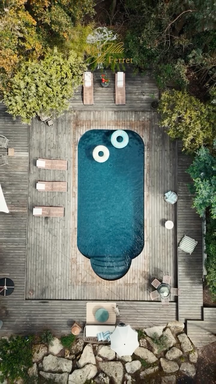 Découvrez notre villa d’exception nichée à l’Herbe au Cap Ferret 🐚
Entre sessions de pétanque, plongeons dans la piscine et moments suspendus, cette villa redéfinit le luxe convivial pour vos séjours en famille ou entre amis ✨
À quelques pas du Bassin, l’exclusivité n’attend que vous 🌊
📍L’Herbe, Cap Ferret
👉Réservez votre séjour en DM
🎥 @theodagens
« L’abus d’alcool est dangereux pour la santé, à consommer avec modération »
#capferret #villadeluxe #bassindarcachon #locationvacances #villapiscine