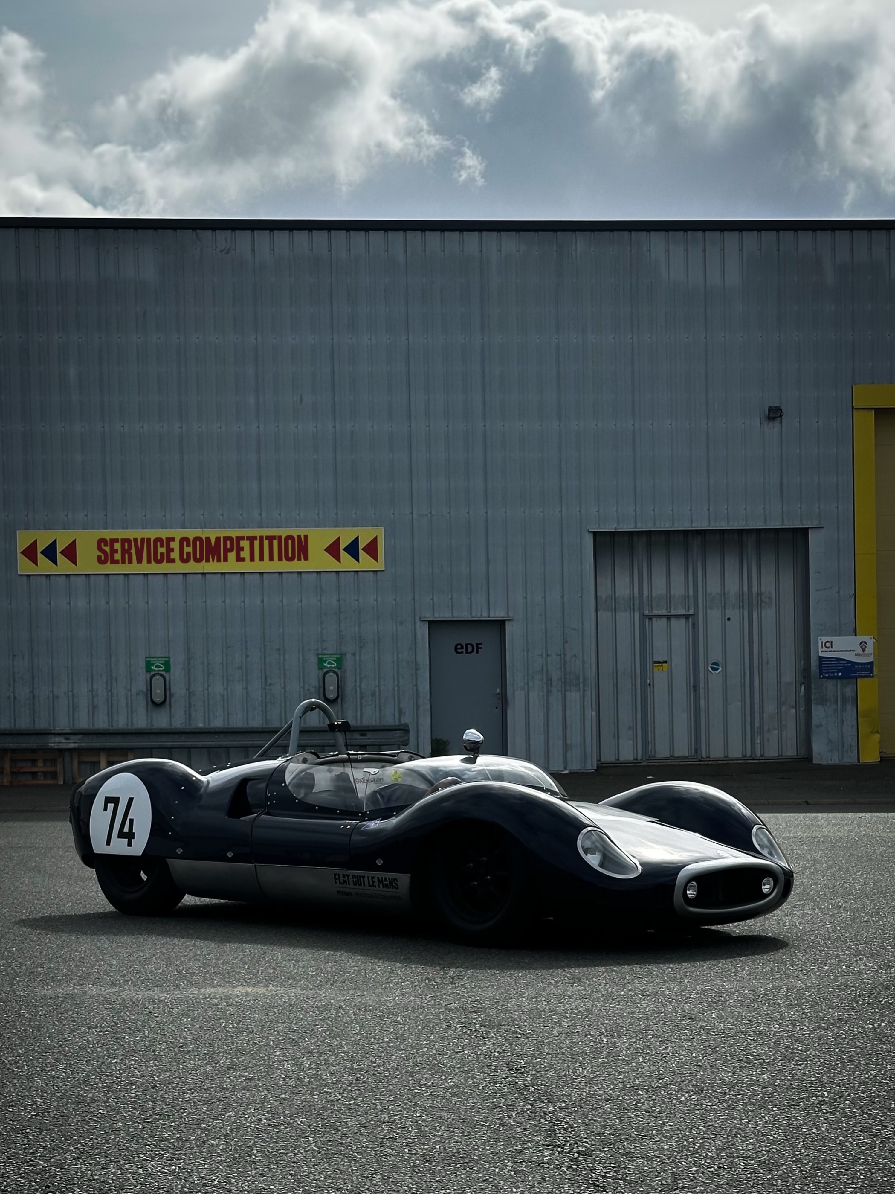 ๐ Service compรฉtition ๐
Cooper Monaco T49