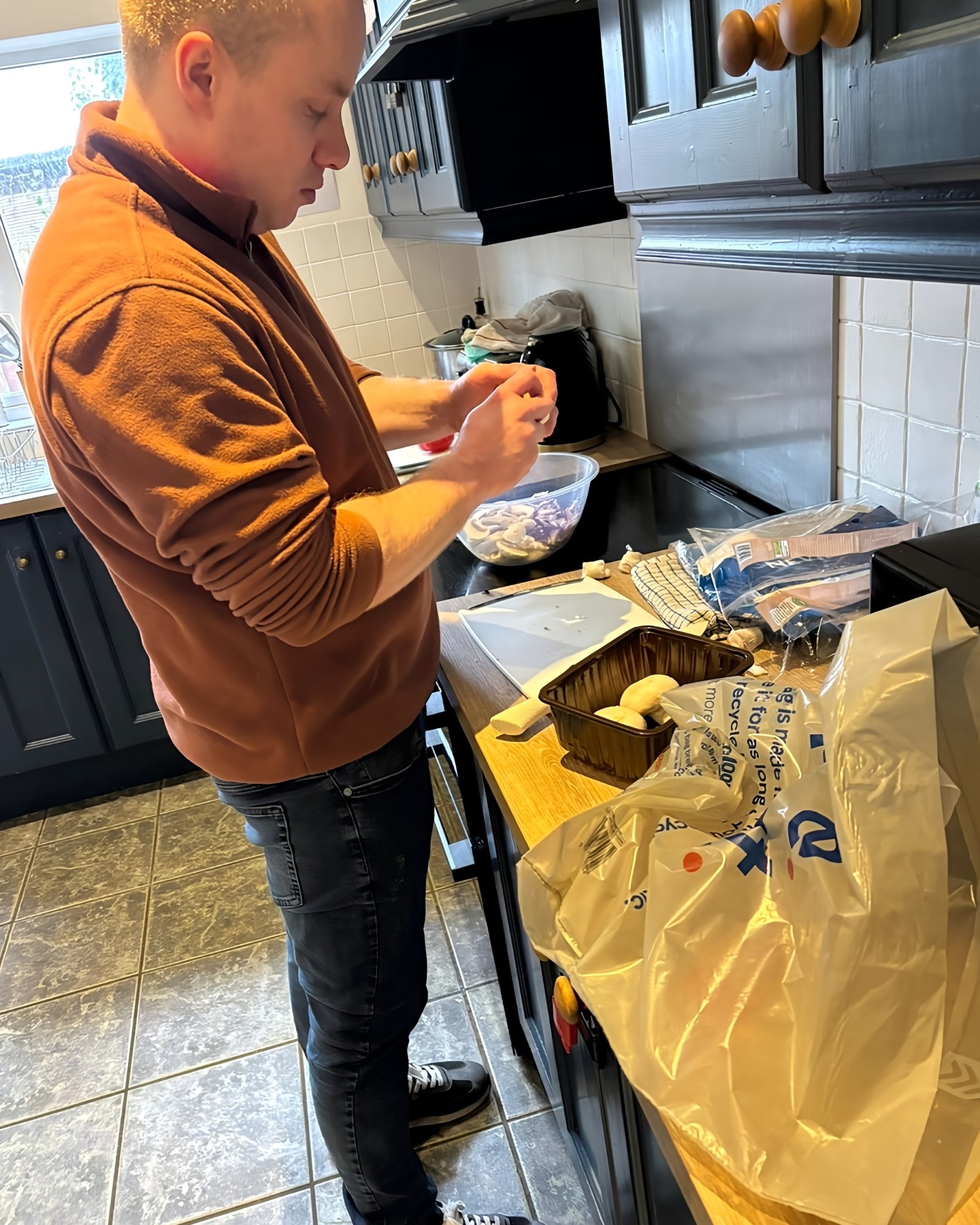Sam has been keeping busy recently, spending time in the kitchen cooking and enjoying a visit to the coffee shop ☕🍽️
Everyday activities like these are a great way to build confidence, independence, routine, and social connection.
Well done, Sam — it’s great to see you getting involved and enjoying these moments ✅
#RehabilityUK #supportedliving #personcentredcare #socialcare