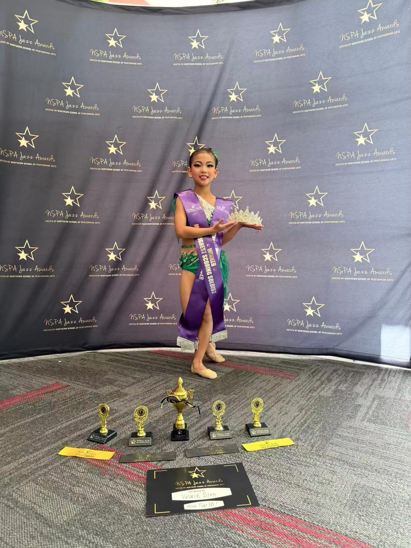 Huge congratulations to Valerie Ding for her beautiful results yesterday at NSPA Dance Competition ✨
🏆 Jazz Solo Under 9 — 2nd Place
🏆 Lyrical Solo Under 9 — 1st Place + Highest Score TOP 1 ✨
🏆 Open Solo Under 9 — 2nd Place
🏆 Jazz Improvisation Under 9 — 3rd Place
👑 Under 9 Years Ultimate Dancer Award — 1st Place
Such a strong and shining day on stage 💫
Especially for her Lyrical solo, which not only won 1st place in the section, but also received the Highest Score of the day ✨
So proud of the growth, consistency, and passion she continues to show every time she steps onto the stage.
Keep shining, little star 🌟
#ValerieDing #NSPA #HighestScore #UltimateDancer #WeDanceNZ