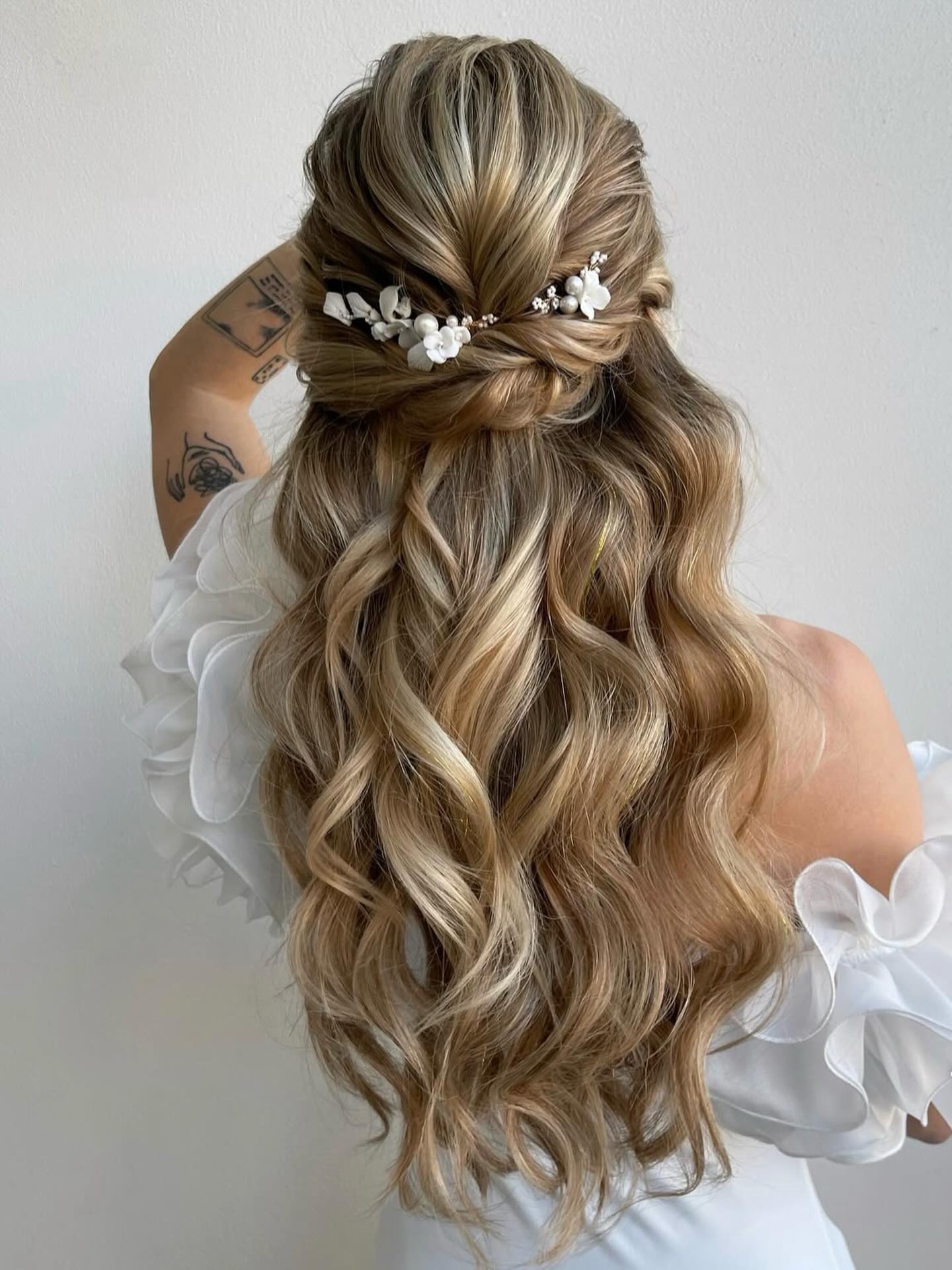 Bridal hair 🔥
#mackienaturals #missionbc #bridestyle #bridalhair #salon