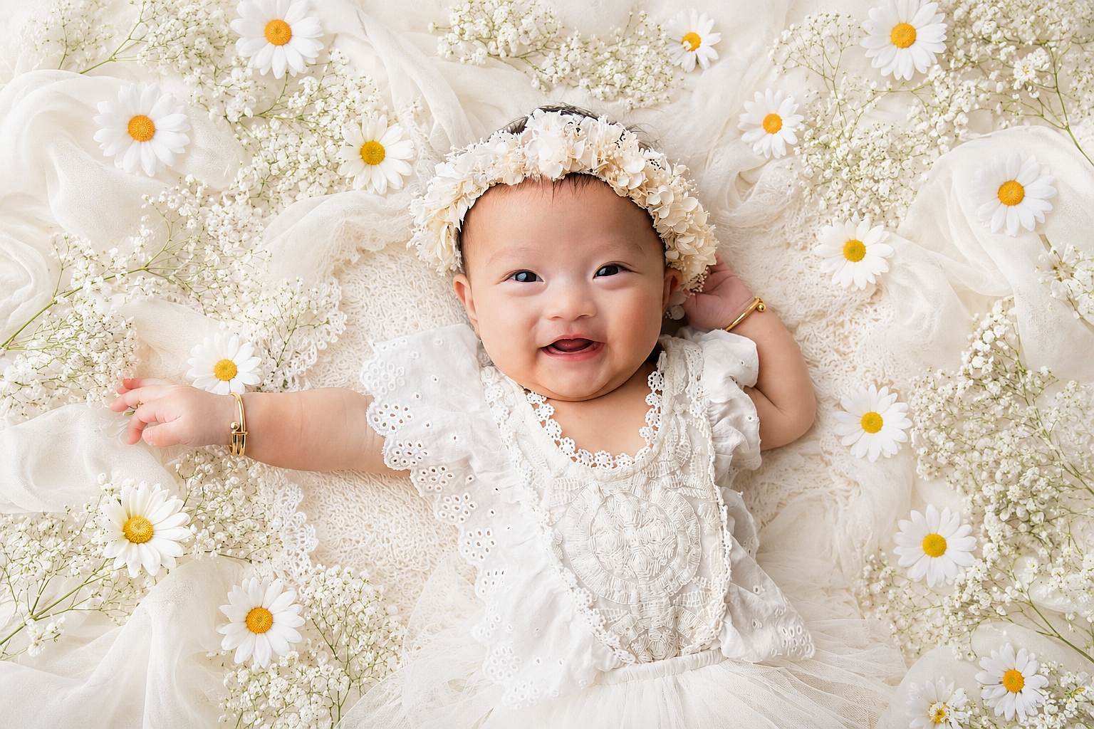 Do you know what parents always say after booking their baby photos?
“I’m so glad we didn’t wait.” 🥺
Because somehow, between the sleepless nights and “I’ll do it later”… your baby suddenly isn't so tiny anymore.
Based in Aldershot, Hampshire, my "Little Smiler" milestone sessions are designed to capture your little one between 2 to 6 months old, exactly as they are- their expressions, personality, chubby little hands and all the tiny details you never want to forget.
If you’ve been thinking about booking 2 to 6 month photos for your baby, this is your sign not to put it off any longer 🤍
Please DM me to book your session or to receive my "Little Smiler" package information.
📸 Newborn, Baby, Cake Smash & Maternity Specialist Photographer
For new enquiries please visit the contact page on my website (link in bio) or enquire via DM
💌 Contact me via email on starspeckledphotography@gmail.com
📍Studio based in Aldershot, Hampshire
#babyphotographer #aldershotphotographer #hampshiremums
#babyphotoshoot #starspeckledheartsphotography