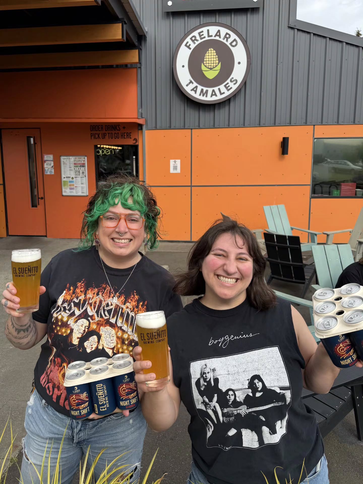 Lauren and Kiersten are already pregaming for the @lucydacus show at @mtbakertheatre 🤘🏻🍻
Come hang out tonight for Sunnyland Art Walk and enjoy a pint of Night Shift! iykyk 🥰