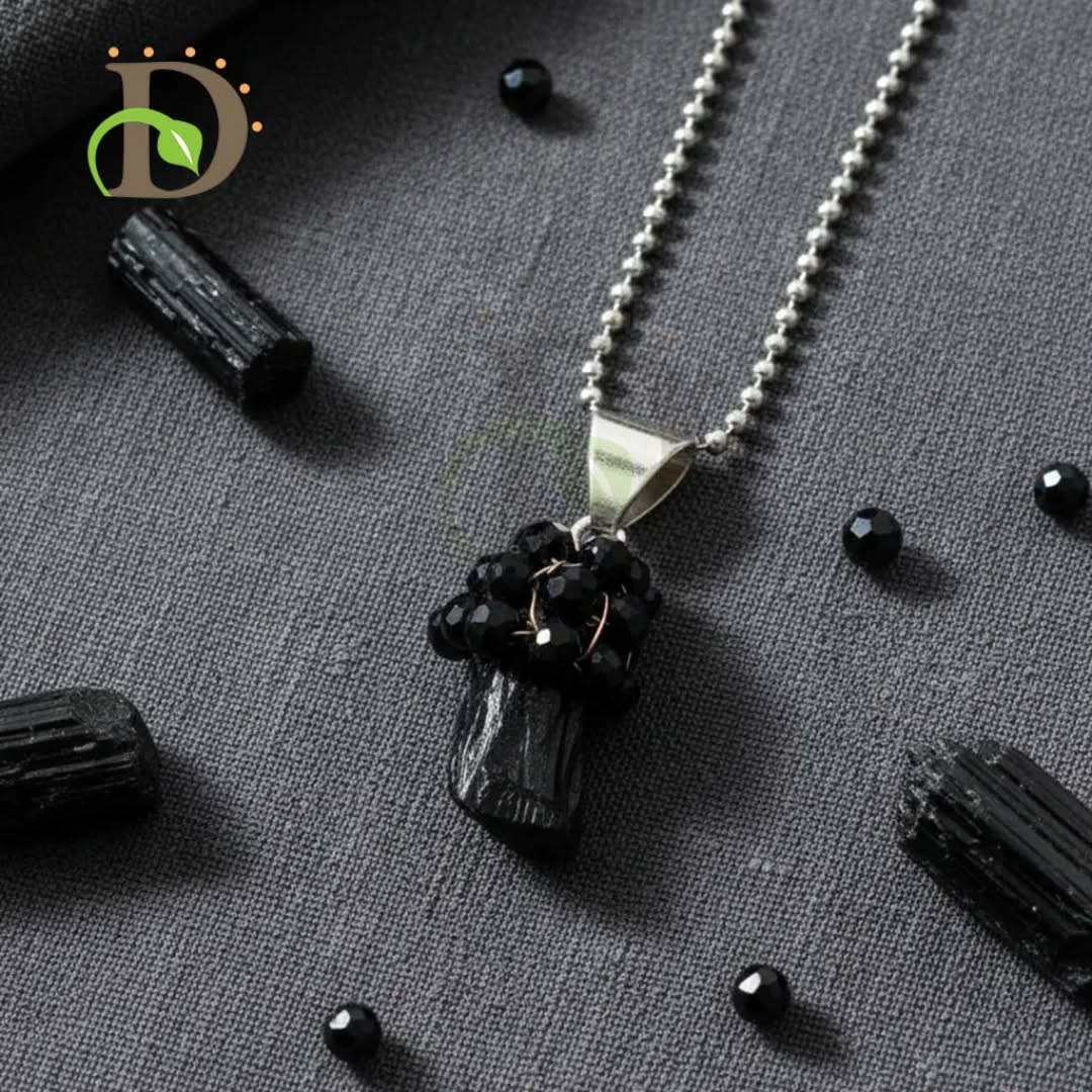 La Turmalina Negra es una de las piedras de protección fuertes que ayudan a que no absorbas las emociones o vibras de otras personas a tu alrededor. Te ayuda a centrarte cuando tienes muchos pensamientos y pendientes.
Además este juego se ve re chulo. 💖
Adquiere tu dije o tus aretes en Amazon MX, Mercado Libre MX y devitare.com.mx
#turmalinanegra #proteccionenergetica #turmaline